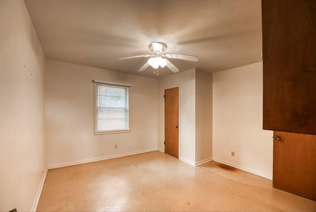 Single Family Residence For Sale in Anderson County , 4233 An County Road 163, Palestine, Texas 75801, 4 Bedroom, 2 Bathroom, 2 Garage spaces, 1,624 Sqft, built in 1900, mls#21381698, Real Estate Agent in Palestine, Homes For Sale in Anderson county, Homes For Sale in Palestine, Realtor in Palestine Texas, Real Estate Brokerage Independent Realty Texas, Luminita Cordes Realtor