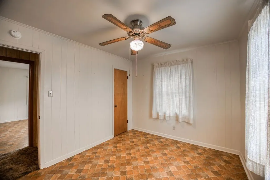 Single Family Residence For Sale in Anderson County , 4233 An County Road 163, Palestine, Texas 75801, 4 Bedroom, 2 Bathroom, 2 Garage spaces, 1,624 Sqft, built in 1900, mls#21381698, Real Estate Agent in Palestine, Homes For Sale in Anderson county, Homes For Sale in Palestine, Realtor in Palestine Texas, Real Estate Brokerage Independent Realty Texas, Luminita Cordes Realtor