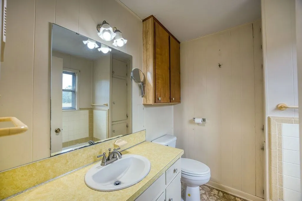Single Family Residence For Sale in Anderson County , 4233 An County Road 163, Palestine, Texas 75801, 4 Bedroom, 2 Bathroom, 2 Garage spaces, 1,624 Sqft, built in 1900, mls#21381698, Real Estate Agent in Palestine, Homes For Sale in Anderson county, Homes For Sale in Palestine, Realtor in Palestine Texas, Real Estate Brokerage Independent Realty Texas, Luminita Cordes Realtor