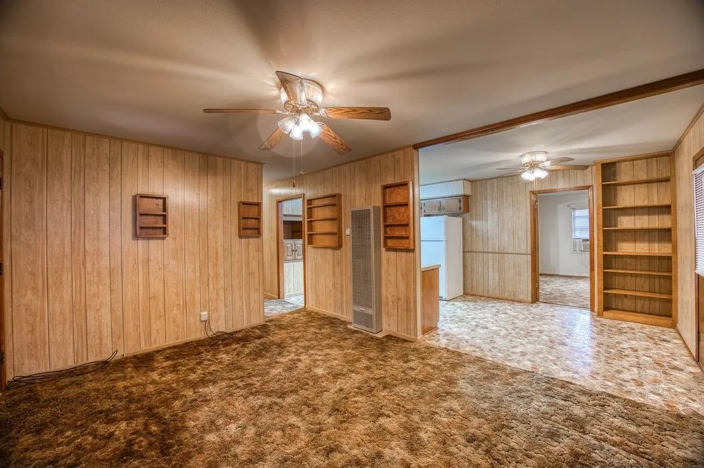 Single Family Residence For Sale in Anderson County , 4233 An County Road 163, Palestine, Texas 75801, 4 Bedroom, 2 Bathroom, 2 Garage spaces, 1,624 Sqft, built in 1900, mls#21381698, Real Estate Agent in Palestine, Homes For Sale in Anderson county, Homes For Sale in Palestine, Realtor in Palestine Texas, Real Estate Brokerage Independent Realty Texas, Luminita Cordes Realtor