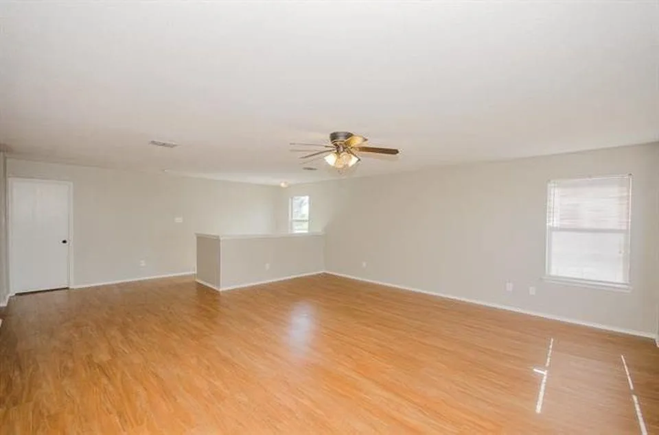 Single Family Residence For Rent in Denton County , 2152 Royal Acres Trail, Little Elm, Texas 75036, 4 Bedroom, 3 Bathroom, 2 Garage spaces, 3,406 Sqft, built in 2003, mls#21381703, Real Estate Agent in Little Elm, Homes For Rent in Denton county, Homes For Rent in Little Elm, Realtor in Little Elm Texas, Real Estate Brokerage Independent Realty Texas, Luminita Cordes Realtor