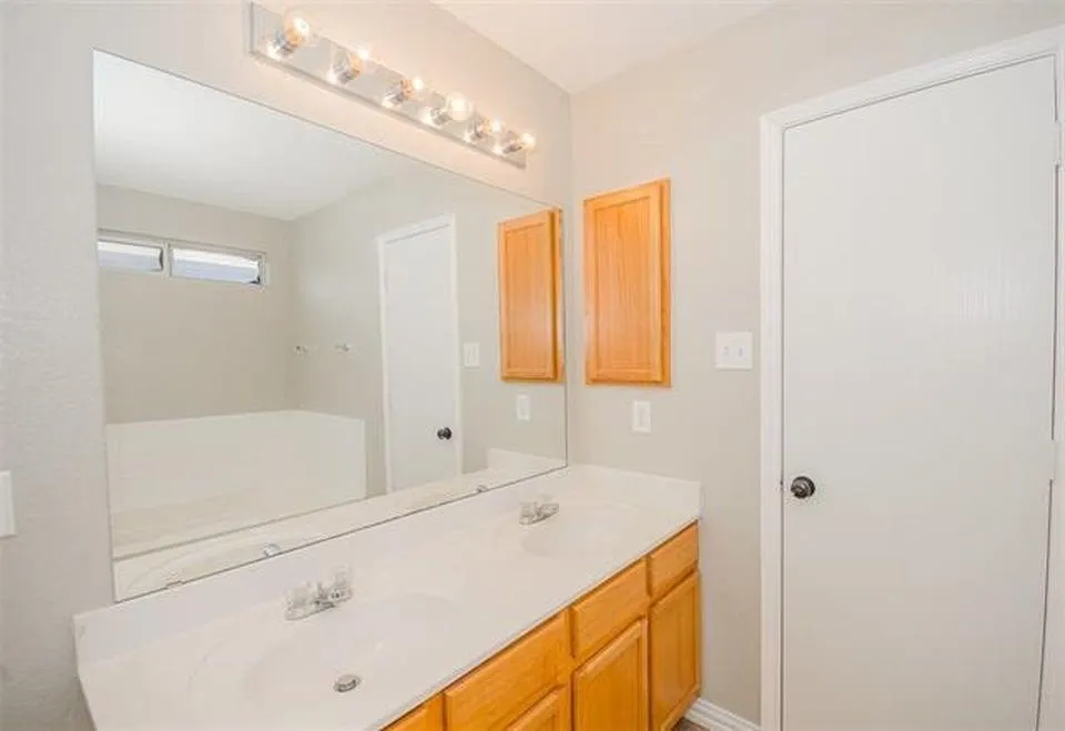 Single Family Residence For Rent in Denton County , 2152 Royal Acres Trail, Little Elm, Texas 75036, 4 Bedroom, 3 Bathroom, 2 Garage spaces, 3,406 Sqft, built in 2003, mls#21381703, Real Estate Agent in Little Elm, Homes For Rent in Denton county, Homes For Rent in Little Elm, Realtor in Little Elm Texas, Real Estate Brokerage Independent Realty Texas, Luminita Cordes Realtor