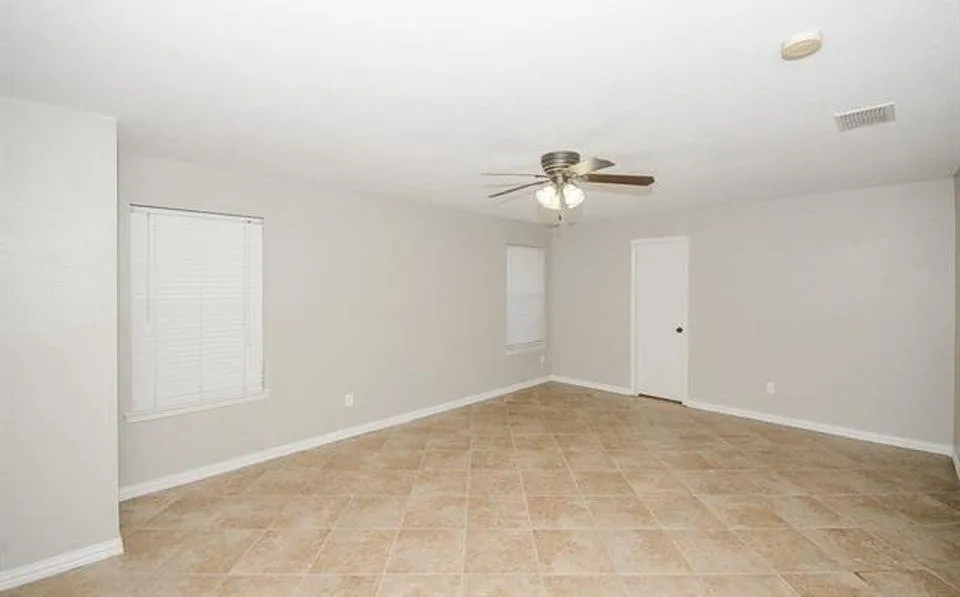 Single Family Residence For Rent in Denton County , 2152 Royal Acres Trail, Little Elm, Texas 75036, 4 Bedroom, 3 Bathroom, 2 Garage spaces, 3,406 Sqft, built in 2003, mls#21381703, Real Estate Agent in Little Elm, Homes For Rent in Denton county, Homes For Rent in Little Elm, Realtor in Little Elm Texas, Real Estate Brokerage Independent Realty Texas, Luminita Cordes Realtor