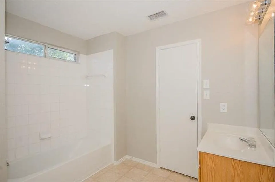 Single Family Residence For Rent in Denton County , 2152 Royal Acres Trail, Little Elm, Texas 75036, 4 Bedroom, 3 Bathroom, 2 Garage spaces, 3,406 Sqft, built in 2003, mls#21381703, Real Estate Agent in Little Elm, Homes For Rent in Denton county, Homes For Rent in Little Elm, Realtor in Little Elm Texas, Real Estate Brokerage Independent Realty Texas, Luminita Cordes Realtor
