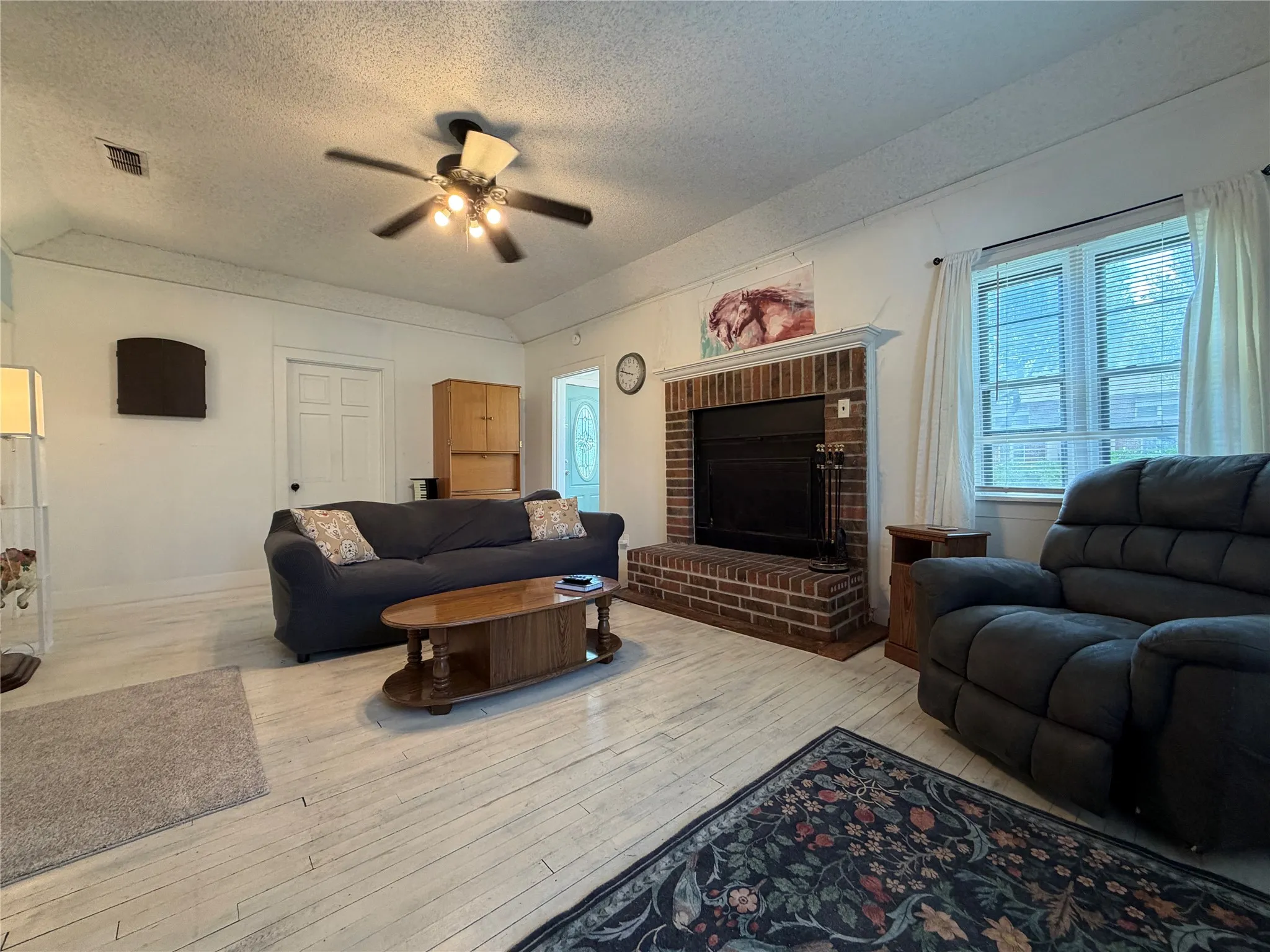 Single Family Residence For Sale in Limestone County , 209 S Canton Street, Mexia, Texas 76667, 3 Bedroom, 2 Bathroom, 2 Garage spaces, 2,251 Sqft, built in 1954, mls#21371938, Real Estate Agent in Mexia, Homes For Sale in Limestone county, Homes For Sale in Mexia, Realtor in Mexia Texas, Real Estate Brokerage Independent Realty Texas, Luminita Cordes Realtor