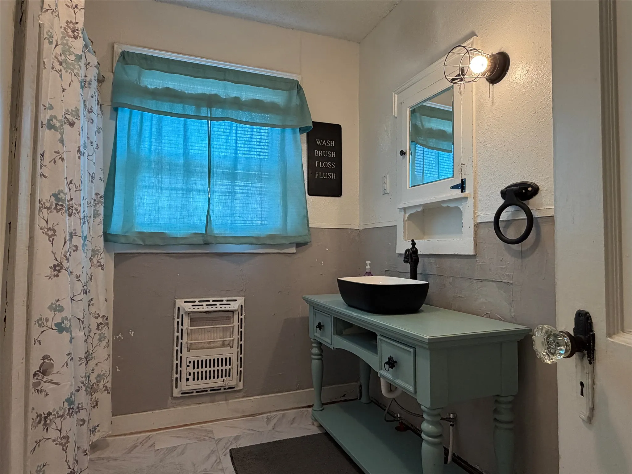 Single Family Residence For Sale in Limestone County , 209 S Canton Street, Mexia, Texas 76667, 3 Bedroom, 2 Bathroom, 2 Garage spaces, 2,251 Sqft, built in 1954, mls#21371938, Real Estate Agent in Mexia, Homes For Sale in Limestone county, Homes For Sale in Mexia, Realtor in Mexia Texas, Real Estate Brokerage Independent Realty Texas, Luminita Cordes Realtor