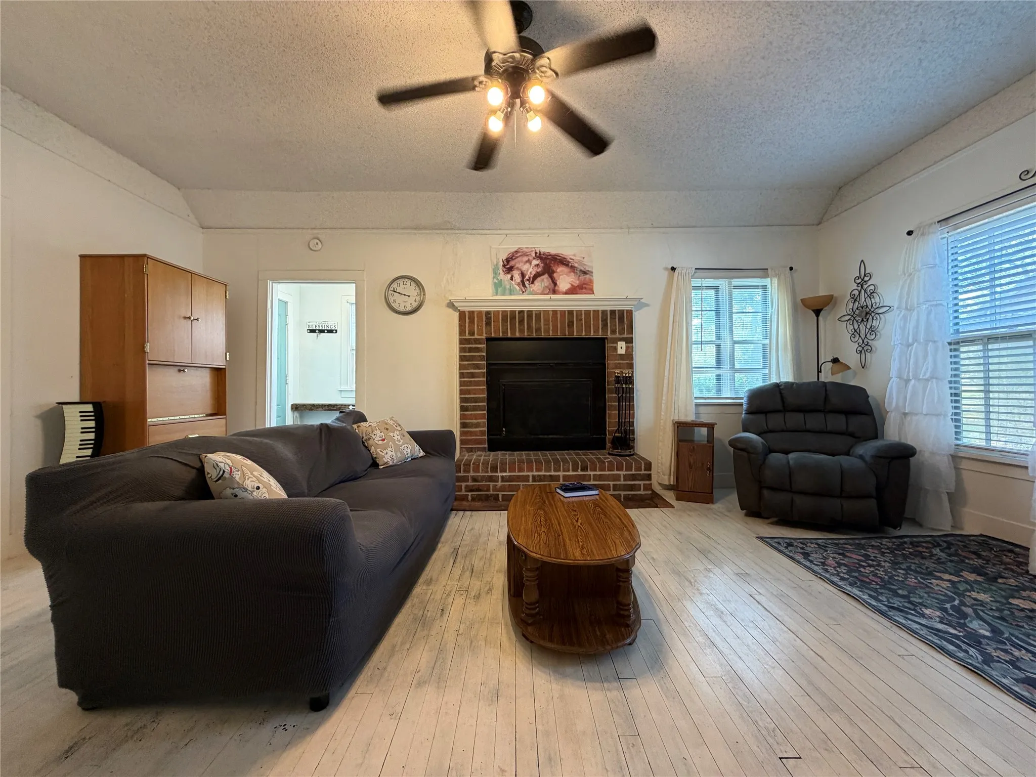 Single Family Residence For Sale in Limestone County , 209 S Canton Street, Mexia, Texas 76667, 3 Bedroom, 2 Bathroom, 2 Garage spaces, 2,251 Sqft, built in 1954, mls#21371938, Real Estate Agent in Mexia, Homes For Sale in Limestone county, Homes For Sale in Mexia, Realtor in Mexia Texas, Real Estate Brokerage Independent Realty Texas, Luminita Cordes Realtor