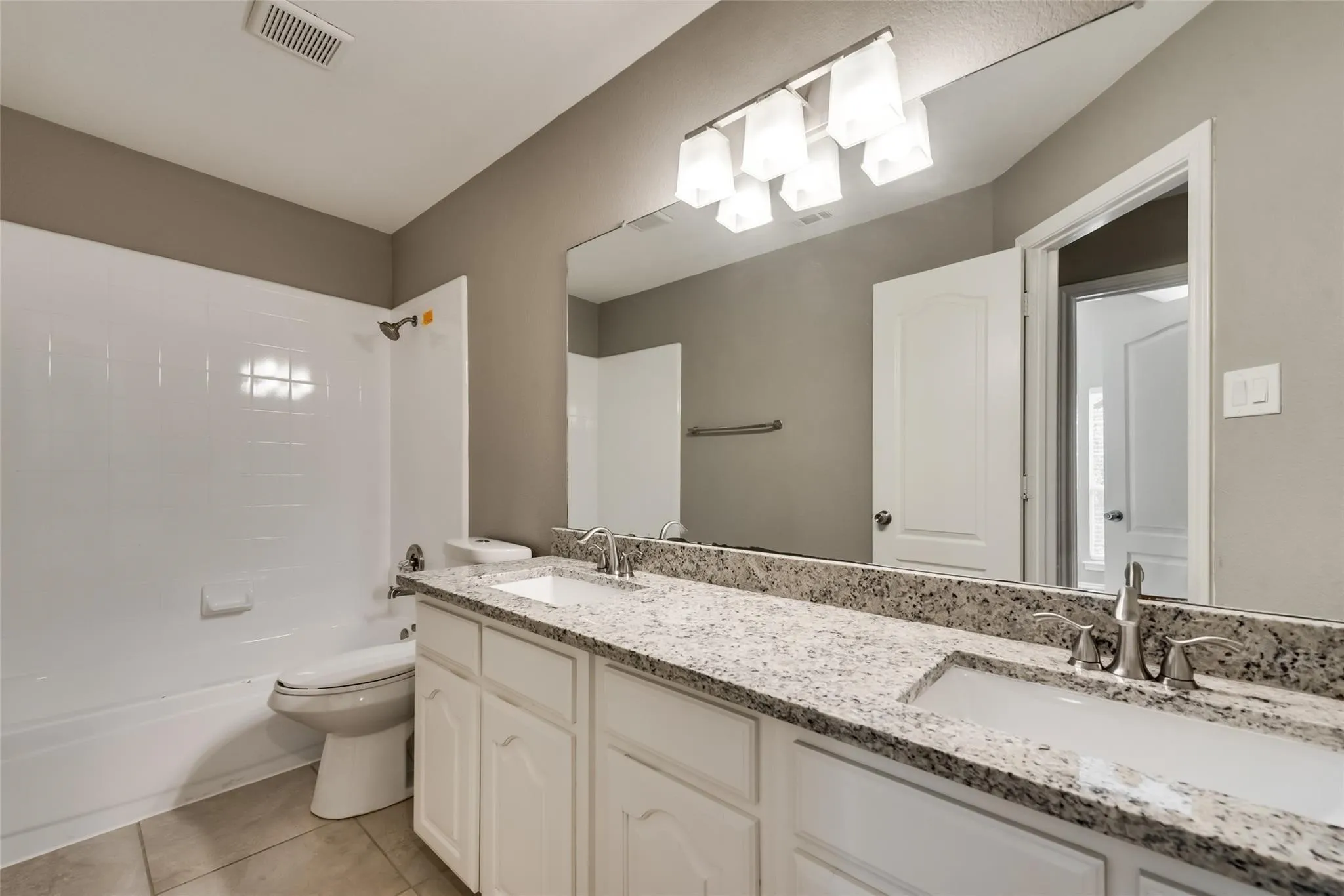Single Family Residence For Sale in Tarrant County , 4319 Vine Ridge Court, Arlington, Texas 76017, 4 Bedroom, 3 Bathroom, 2 Garage spaces, 2,873 Sqft, built in 1993, mls#21381660, Real Estate Agent in Arlington, Homes For Sale in Tarrant county, Homes For Sale in Arlington, Realtor in Arlington Texas, Real Estate Brokerage Independent Realty Texas, Luminita Cordes Realtor