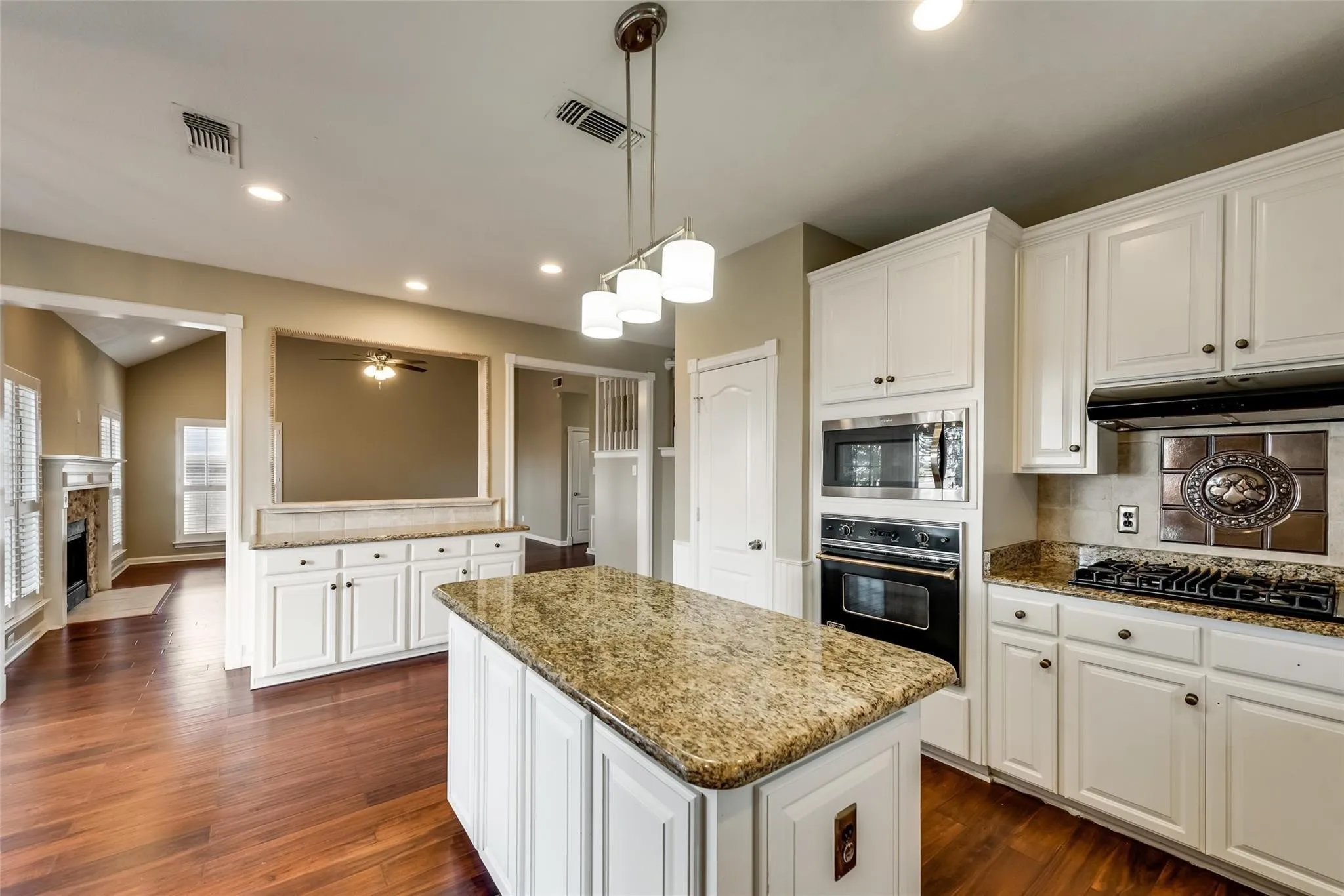 Single Family Residence For Sale in Tarrant County , 4319 Vine Ridge Court, Arlington, Texas 76017, 4 Bedroom, 3 Bathroom, 2 Garage spaces, 2,873 Sqft, built in 1993, mls#21381660, Real Estate Agent in Arlington, Homes For Sale in Tarrant county, Homes For Sale in Arlington, Realtor in Arlington Texas, Real Estate Brokerage Independent Realty Texas, Luminita Cordes Realtor