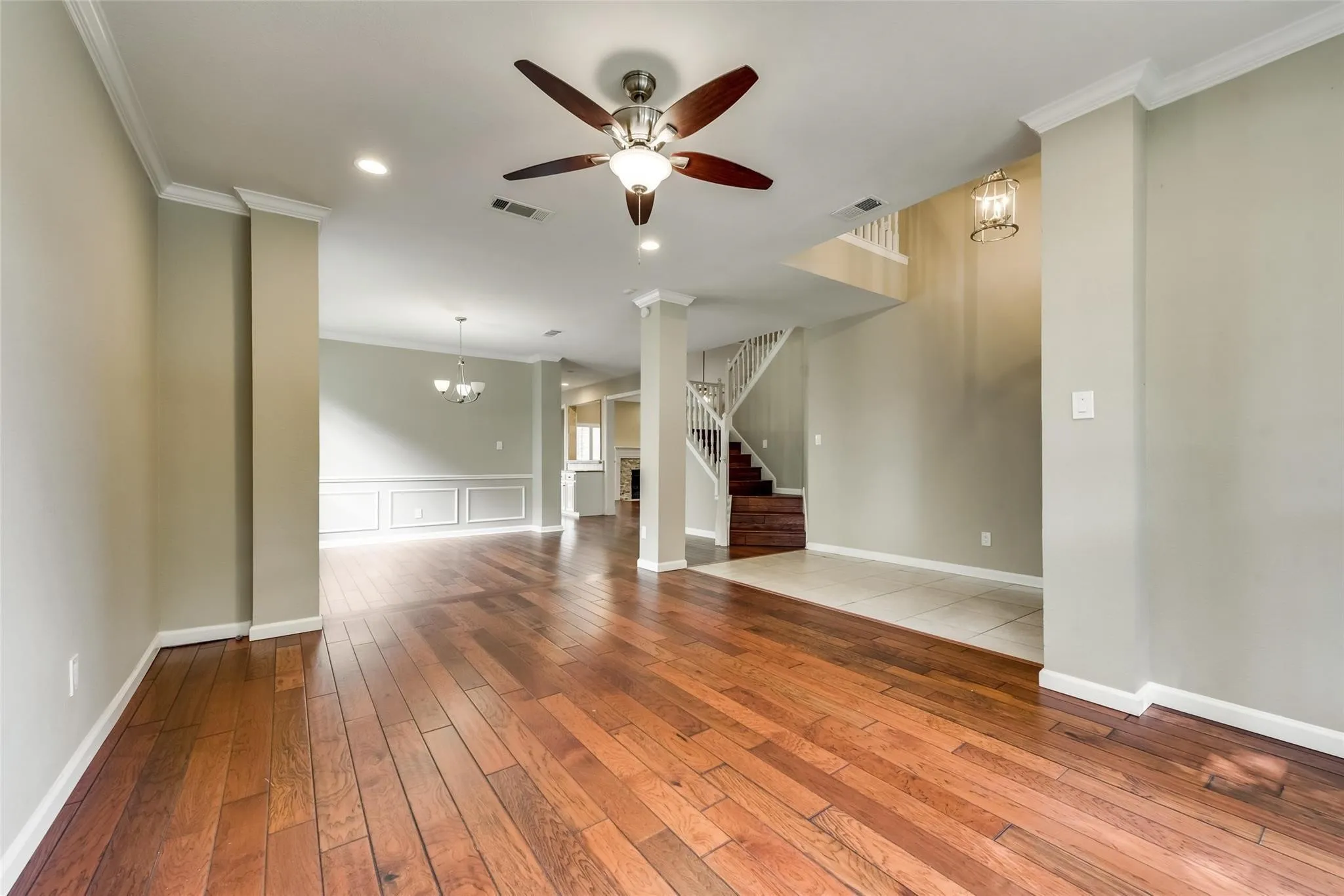 Single Family Residence For Sale in Tarrant County , 4319 Vine Ridge Court, Arlington, Texas 76017, 4 Bedroom, 3 Bathroom, 2 Garage spaces, 2,873 Sqft, built in 1993, mls#21381660, Real Estate Agent in Arlington, Homes For Sale in Tarrant county, Homes For Sale in Arlington, Realtor in Arlington Texas, Real Estate Brokerage Independent Realty Texas, Luminita Cordes Realtor