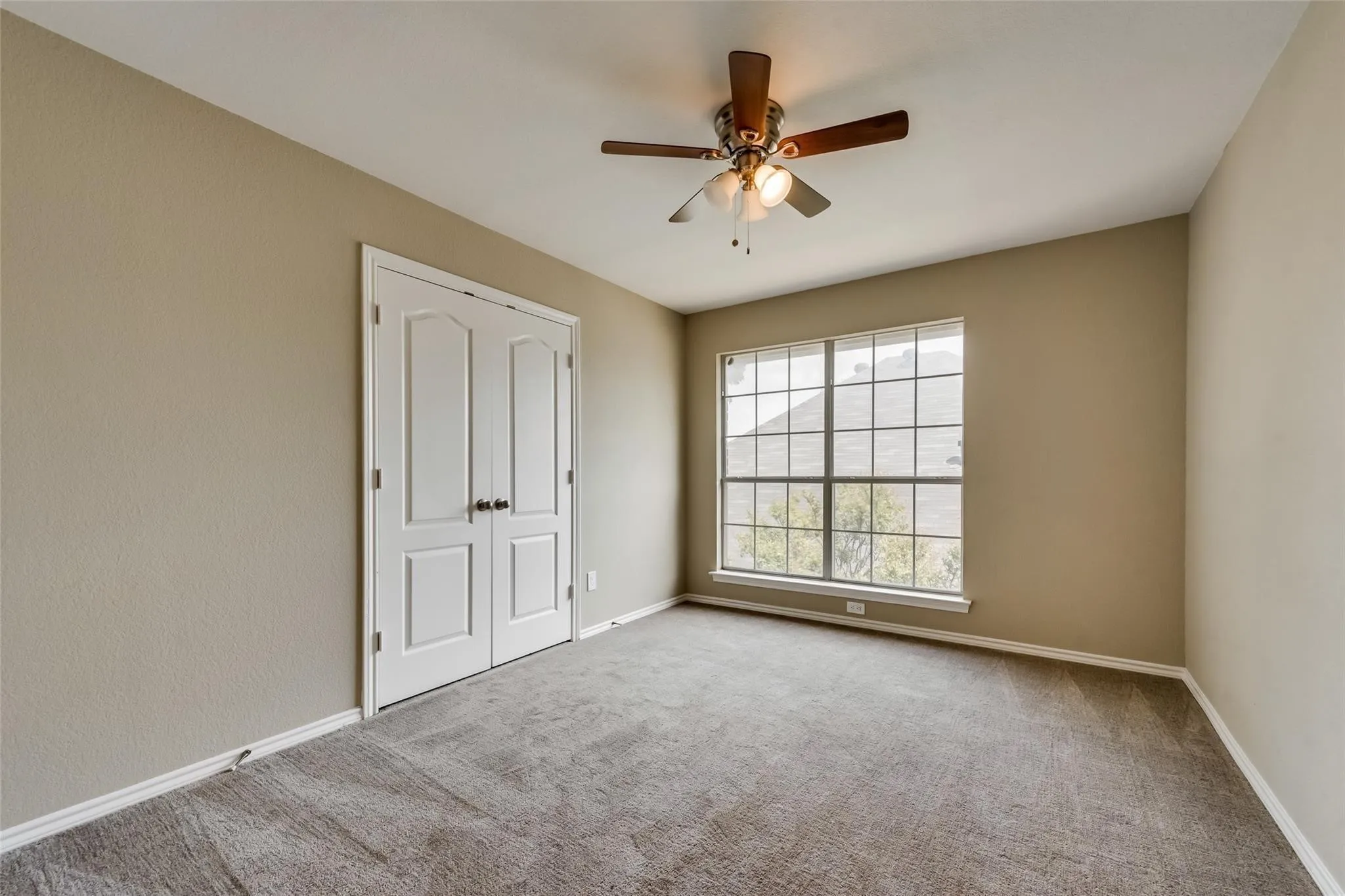 Single Family Residence For Sale in Tarrant County , 4319 Vine Ridge Court, Arlington, Texas 76017, 4 Bedroom, 3 Bathroom, 2 Garage spaces, 2,873 Sqft, built in 1993, mls#21381660, Real Estate Agent in Arlington, Homes For Sale in Tarrant county, Homes For Sale in Arlington, Realtor in Arlington Texas, Real Estate Brokerage Independent Realty Texas, Luminita Cordes Realtor