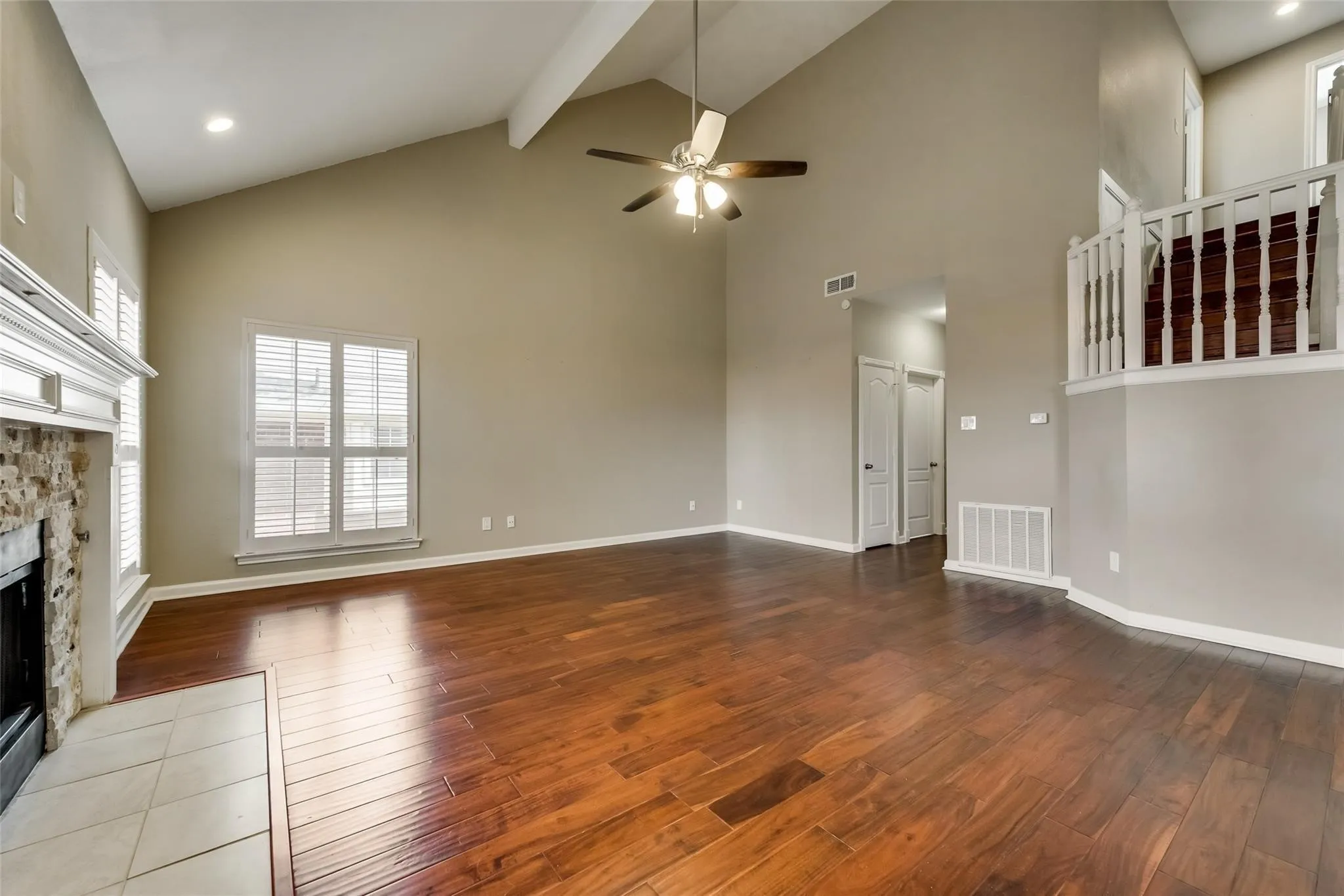 Single Family Residence For Sale in Tarrant County , 4319 Vine Ridge Court, Arlington, Texas 76017, 4 Bedroom, 3 Bathroom, 2 Garage spaces, 2,873 Sqft, built in 1993, mls#21381660, Real Estate Agent in Arlington, Homes For Sale in Tarrant county, Homes For Sale in Arlington, Realtor in Arlington Texas, Real Estate Brokerage Independent Realty Texas, Luminita Cordes Realtor