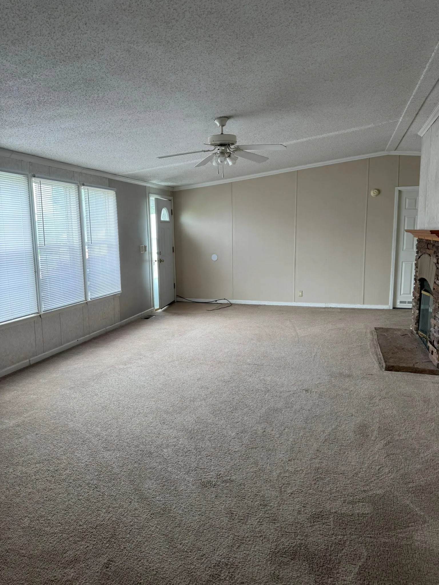 Manufactured Home For Rent in Van Zandt County , 230 VZ County Road 3849, Wills Point, Texas 75169, 3 Bedroom, 2 Bathroom, Garage spaces, 1,848 Sqft, built in 2002, mls#21381676, Real Estate Agent in Wills Point, Homes For Rent in Van Zandt county, Homes For Rent in Wills Point, Realtor in Wills Point Texas, Real Estate Brokerage Independent Realty Texas, Luminita Cordes Realtor