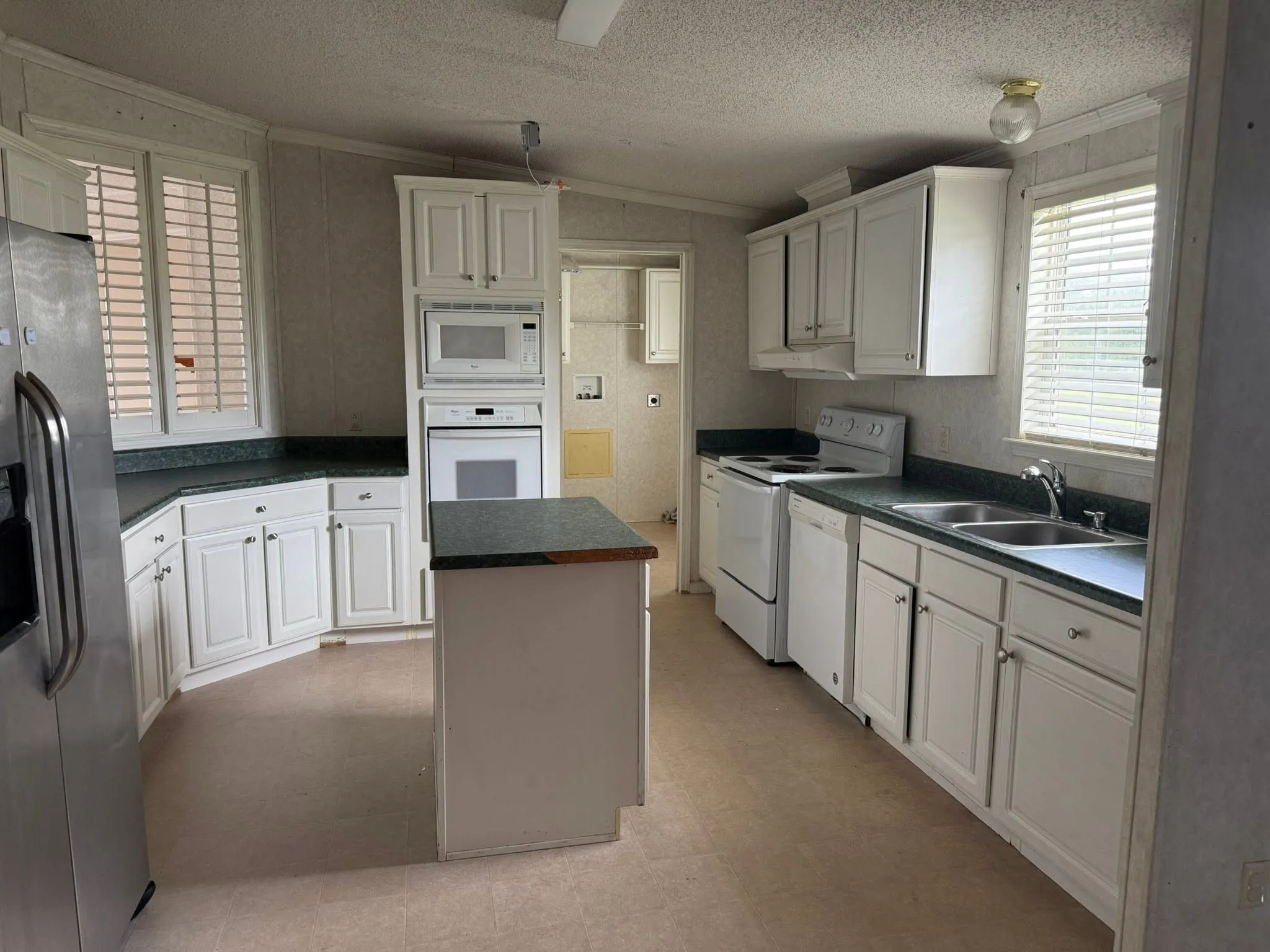Manufactured Home For Rent in Van Zandt County , 230 VZ County Road 3849, Wills Point, Texas 75169, 3 Bedroom, 2 Bathroom, Garage spaces, 1,848 Sqft, built in 2002, mls#21381676, Real Estate Agent in Wills Point, Homes For Rent in Van Zandt county, Homes For Rent in Wills Point, Realtor in Wills Point Texas, Real Estate Brokerage Independent Realty Texas, Luminita Cordes Realtor