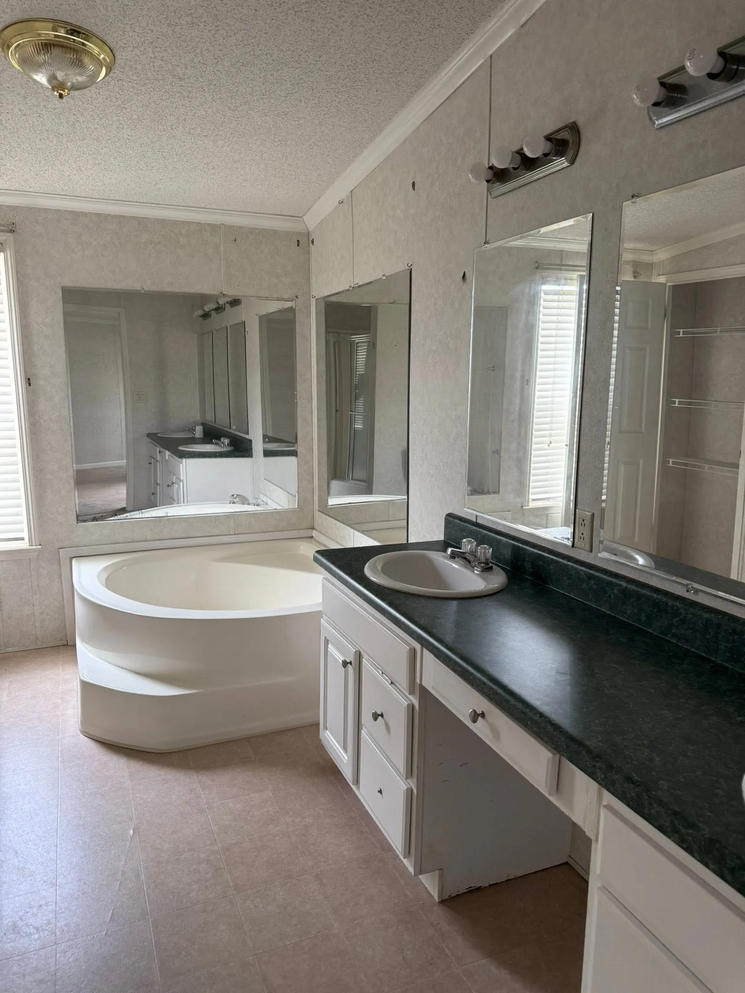 Manufactured Home For Rent in Van Zandt County , 230 VZ County Road 3849, Wills Point, Texas 75169, 3 Bedroom, 2 Bathroom, Garage spaces, 1,848 Sqft, built in 2002, mls#21381676, Real Estate Agent in Wills Point, Homes For Rent in Van Zandt county, Homes For Rent in Wills Point, Realtor in Wills Point Texas, Real Estate Brokerage Independent Realty Texas, Luminita Cordes Realtor