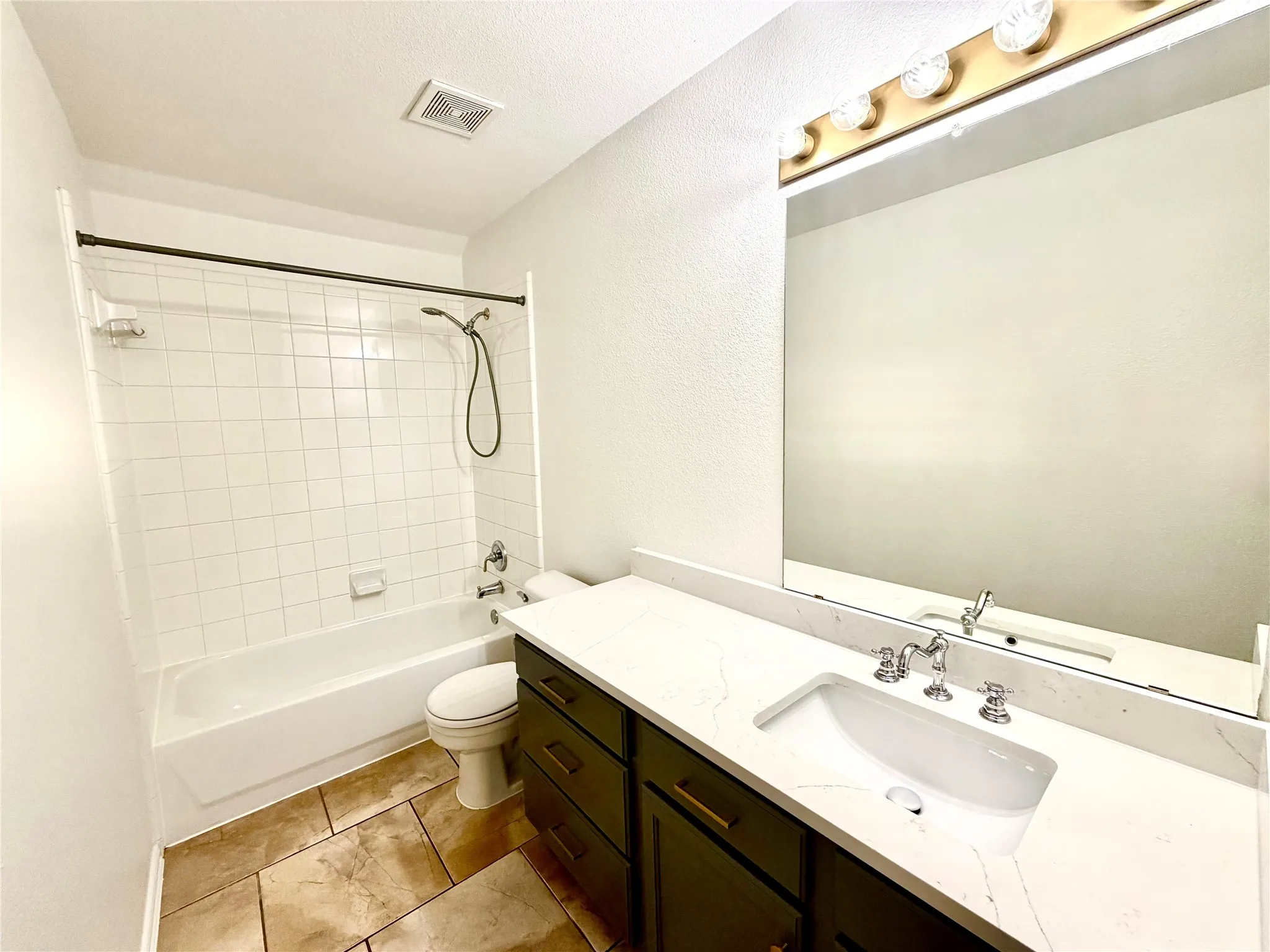 Single Family Residence For Rent in Denton County , 1584 Meadowview, Corinth, Texas 76210, 3 Bedroom, 2 Bathroom, 2 Garage spaces, 2,002 Sqft, built in 1999, mls#21380370, Real Estate Agent in Corinth, Homes For Rent in Denton county, Homes For Rent in Corinth, Realtor in Corinth Texas, Real Estate Brokerage Independent Realty Texas, Luminita Cordes Realtor