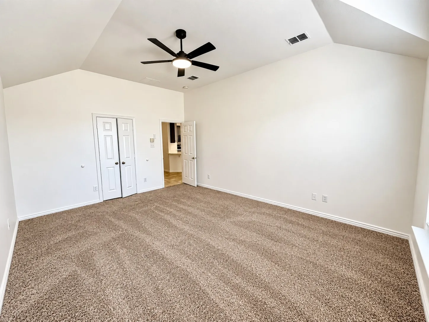Single Family Residence For Rent in Denton County , 1584 Meadowview, Corinth, Texas 76210, 3 Bedroom, 2 Bathroom, 2 Garage spaces, 2,002 Sqft, built in 1999, mls#21380370, Real Estate Agent in Corinth, Homes For Rent in Denton county, Homes For Rent in Corinth, Realtor in Corinth Texas, Real Estate Brokerage Independent Realty Texas, Luminita Cordes Realtor