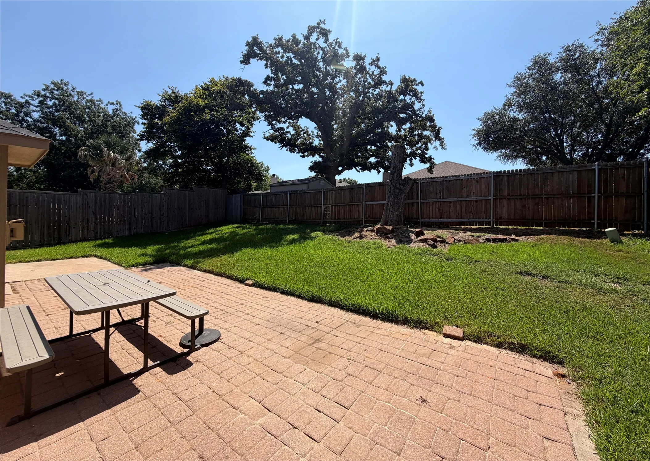 Single Family Residence For Rent in Denton County , 1584 Meadowview, Corinth, Texas 76210, 3 Bedroom, 2 Bathroom, 2 Garage spaces, 2,002 Sqft, built in 1999, mls#21380370, Real Estate Agent in Corinth, Homes For Rent in Denton county, Homes For Rent in Corinth, Realtor in Corinth Texas, Real Estate Brokerage Independent Realty Texas, Luminita Cordes Realtor