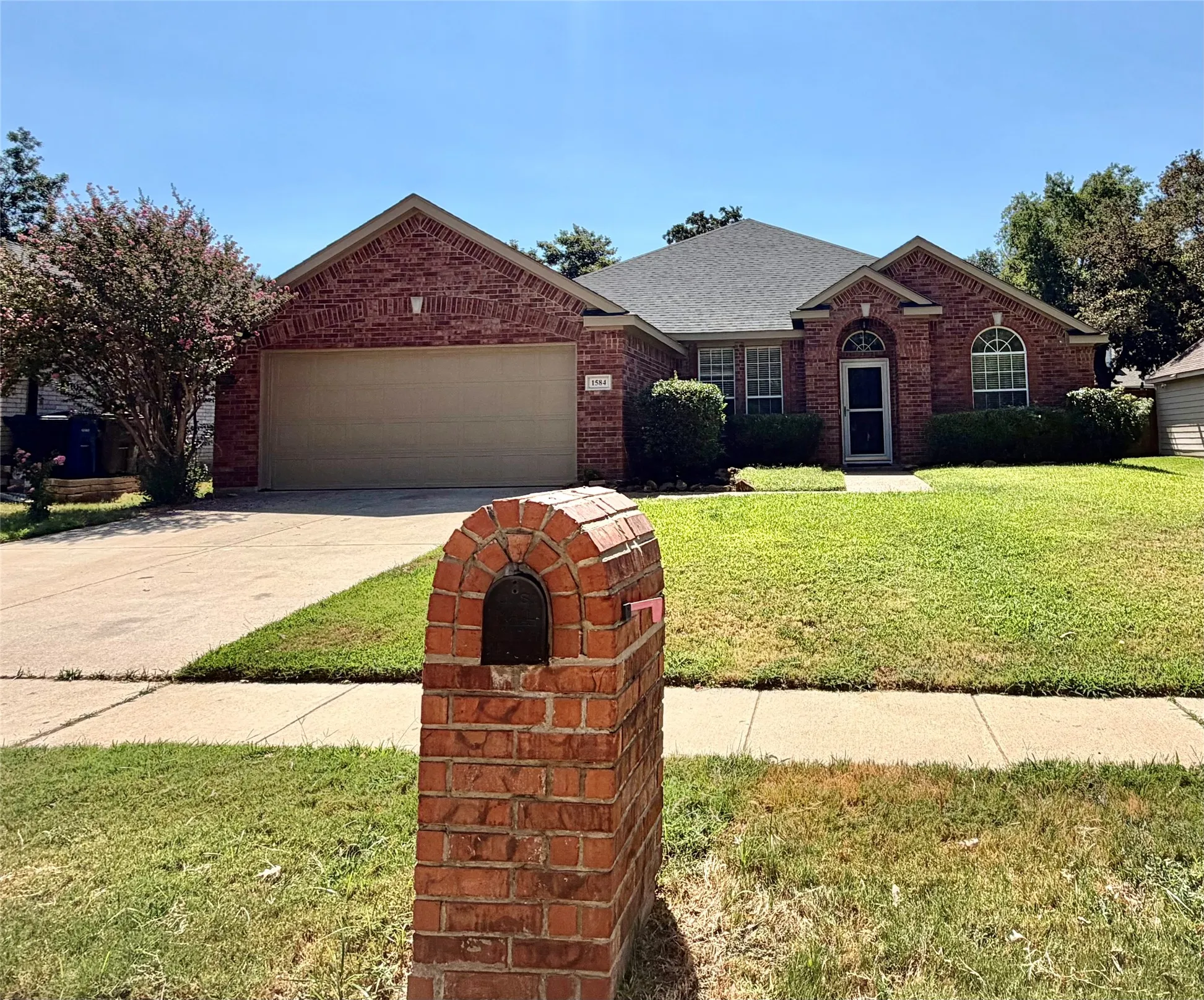 Single Family Residence For Rent in Denton County , 1584 Meadowview, Corinth, Texas 76210, 3 Bedroom, 2 Bathroom, 2 Garage spaces, 2,002 Sqft, built in 1999, mls#21380370, Real Estate Agent in Corinth, Homes For Rent in Denton county, Homes For Rent in Corinth, Realtor in Corinth Texas, Real Estate Brokerage Independent Realty Texas, Luminita Cordes Realtor