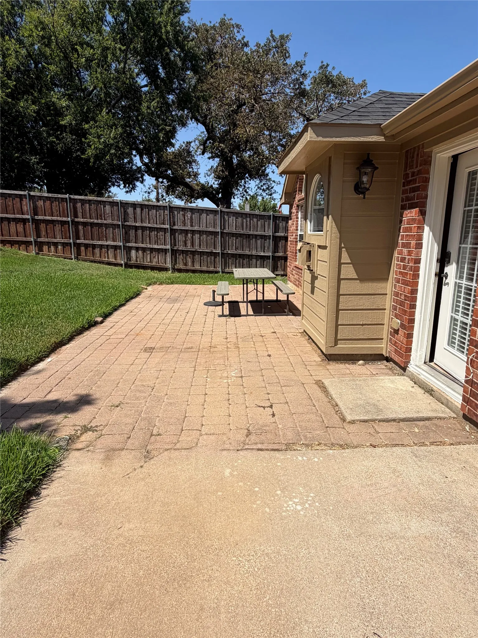 Single Family Residence For Rent in Denton County , 1584 Meadowview, Corinth, Texas 76210, 3 Bedroom, 2 Bathroom, 2 Garage spaces, 2,002 Sqft, built in 1999, mls#21380370, Real Estate Agent in Corinth, Homes For Rent in Denton county, Homes For Rent in Corinth, Realtor in Corinth Texas, Real Estate Brokerage Independent Realty Texas, Luminita Cordes Realtor