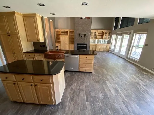 Single Family Residence For Sale in Hill County , 27160 Whispering Meadow Drive, Whitney, Texas 76692, 2 Bedroom, 2 Bathroom, 2 Garage spaces, 1,845 Sqft, built in 1997, mls#21381712, Real Estate Agent in Whitney, Homes For Sale in Hill county, Homes For Sale in Whitney, Realtor in Whitney Texas, Real Estate Brokerage Independent Realty Texas, Luminita Cordes Realtor
