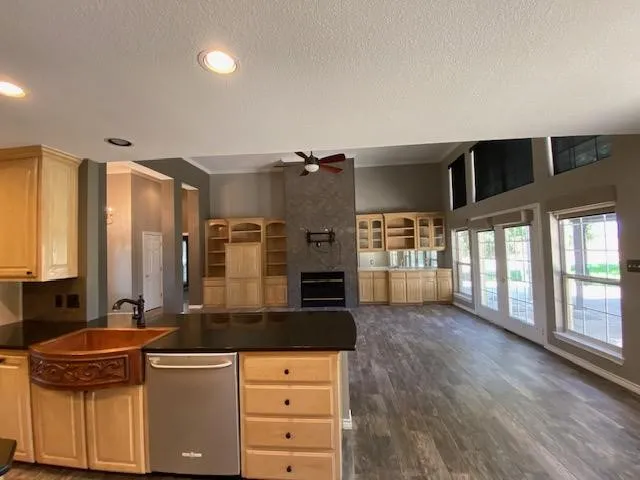 Single Family Residence For Sale in Hill County , 27160 Whispering Meadow Drive, Whitney, Texas 76692, 2 Bedroom, 2 Bathroom, 2 Garage spaces, 1,845 Sqft, built in 1997, mls#21381712, Real Estate Agent in Whitney, Homes For Sale in Hill county, Homes For Sale in Whitney, Realtor in Whitney Texas, Real Estate Brokerage Independent Realty Texas, Luminita Cordes Realtor