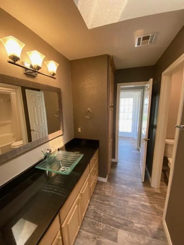 Single Family Residence For Sale in Hill County , 27160 Whispering Meadow Drive, Whitney, Texas 76692, 2 Bedroom, 2 Bathroom, 2 Garage spaces, 1,845 Sqft, built in 1997, mls#21381712, Real Estate Agent in Whitney, Homes For Sale in Hill county, Homes For Sale in Whitney, Realtor in Whitney Texas, Real Estate Brokerage Independent Realty Texas, Luminita Cordes Realtor