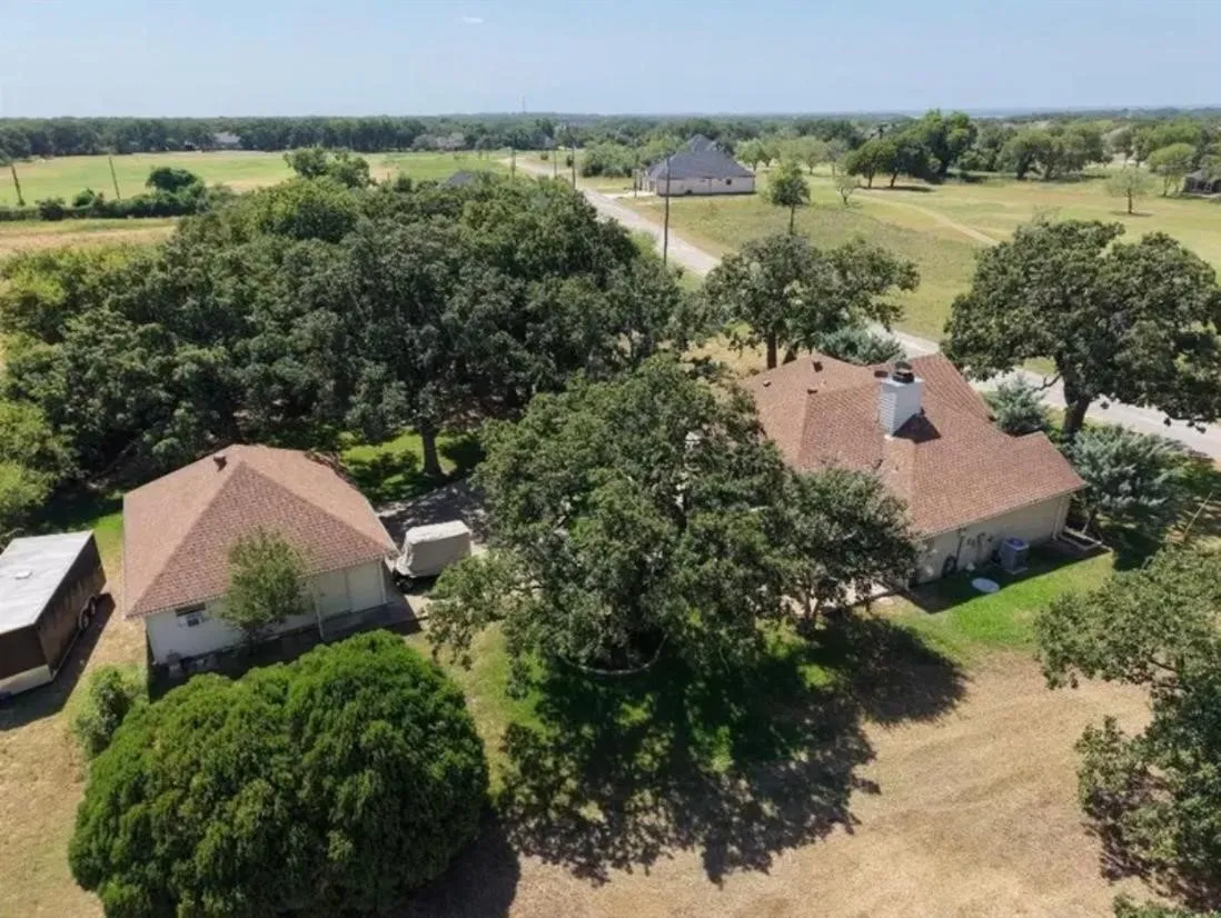 Single Family Residence For Sale in Hill County , 27160 Whispering Meadow Drive, Whitney, Texas 76692, 2 Bedroom, 2 Bathroom, 2 Garage spaces, 1,845 Sqft, built in 1997, mls#21381712, Real Estate Agent in Whitney, Homes For Sale in Hill county, Homes For Sale in Whitney, Realtor in Whitney Texas, Real Estate Brokerage Independent Realty Texas, Luminita Cordes Realtor