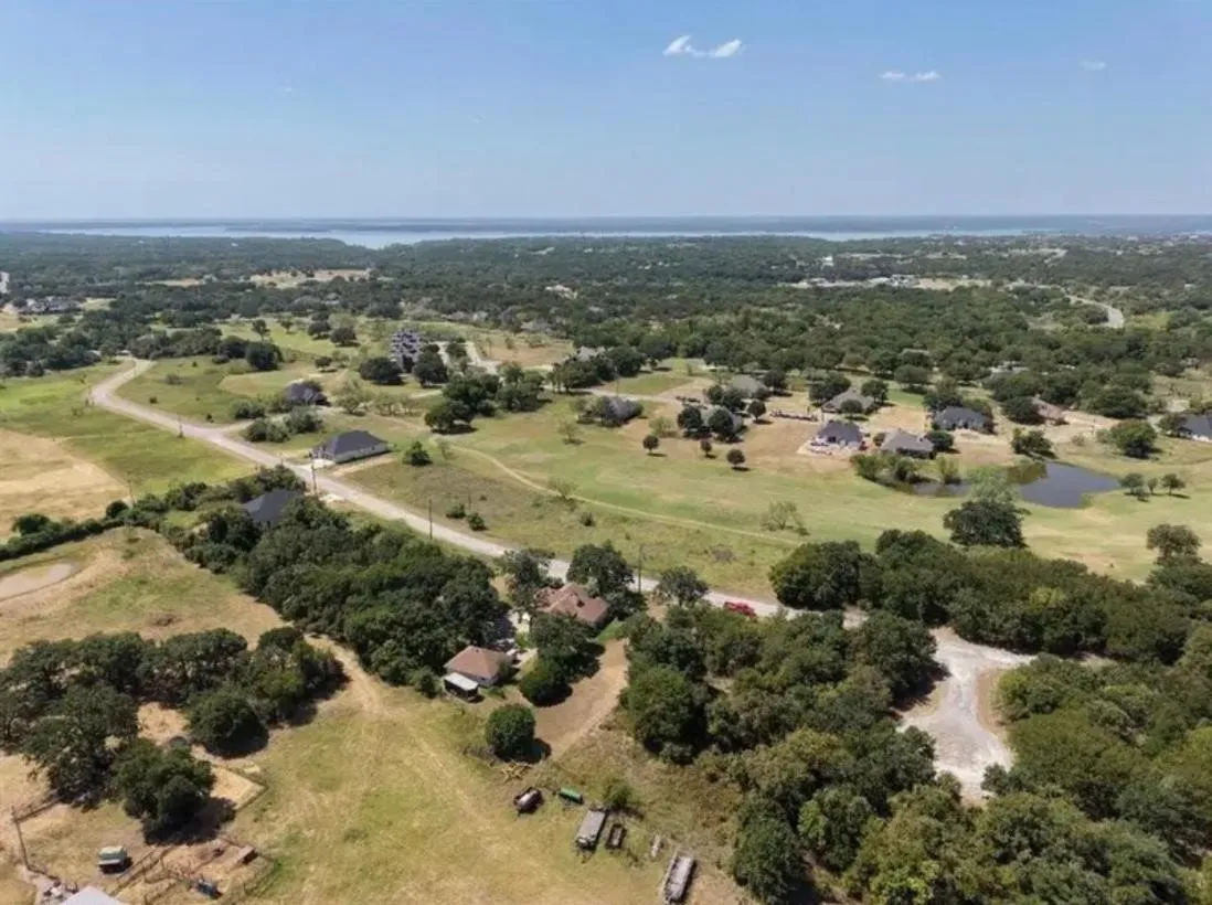 Single Family Residence For Sale in Hill County , 27160 Whispering Meadow Drive, Whitney, Texas 76692, 2 Bedroom, 2 Bathroom, 2 Garage spaces, 1,845 Sqft, built in 1997, mls#21381712, Real Estate Agent in Whitney, Homes For Sale in Hill county, Homes For Sale in Whitney, Realtor in Whitney Texas, Real Estate Brokerage Independent Realty Texas, Luminita Cordes Realtor