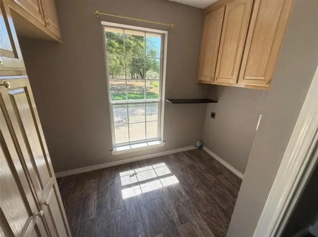 Single Family Residence For Sale in Hill County , 27160 Whispering Meadow Drive, Whitney, Texas 76692, 2 Bedroom, 2 Bathroom, 2 Garage spaces, 1,845 Sqft, built in 1997, mls#21381712, Real Estate Agent in Whitney, Homes For Sale in Hill county, Homes For Sale in Whitney, Realtor in Whitney Texas, Real Estate Brokerage Independent Realty Texas, Luminita Cordes Realtor
