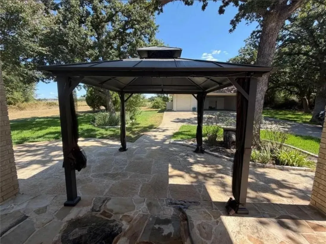 Single Family Residence For Sale in Hill County , 27160 Whispering Meadow Drive, Whitney, Texas 76692, 2 Bedroom, 2 Bathroom, 2 Garage spaces, 1,845 Sqft, built in 1997, mls#21381712, Real Estate Agent in Whitney, Homes For Sale in Hill county, Homes For Sale in Whitney, Realtor in Whitney Texas, Real Estate Brokerage Independent Realty Texas, Luminita Cordes Realtor