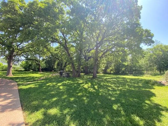 Single Family Residence For Sale in Hill County , 27160 Whispering Meadow Drive, Whitney, Texas 76692, 2 Bedroom, 2 Bathroom, 2 Garage spaces, 1,845 Sqft, built in 1997, mls#21381712, Real Estate Agent in Whitney, Homes For Sale in Hill county, Homes For Sale in Whitney, Realtor in Whitney Texas, Real Estate Brokerage Independent Realty Texas, Luminita Cordes Realtor