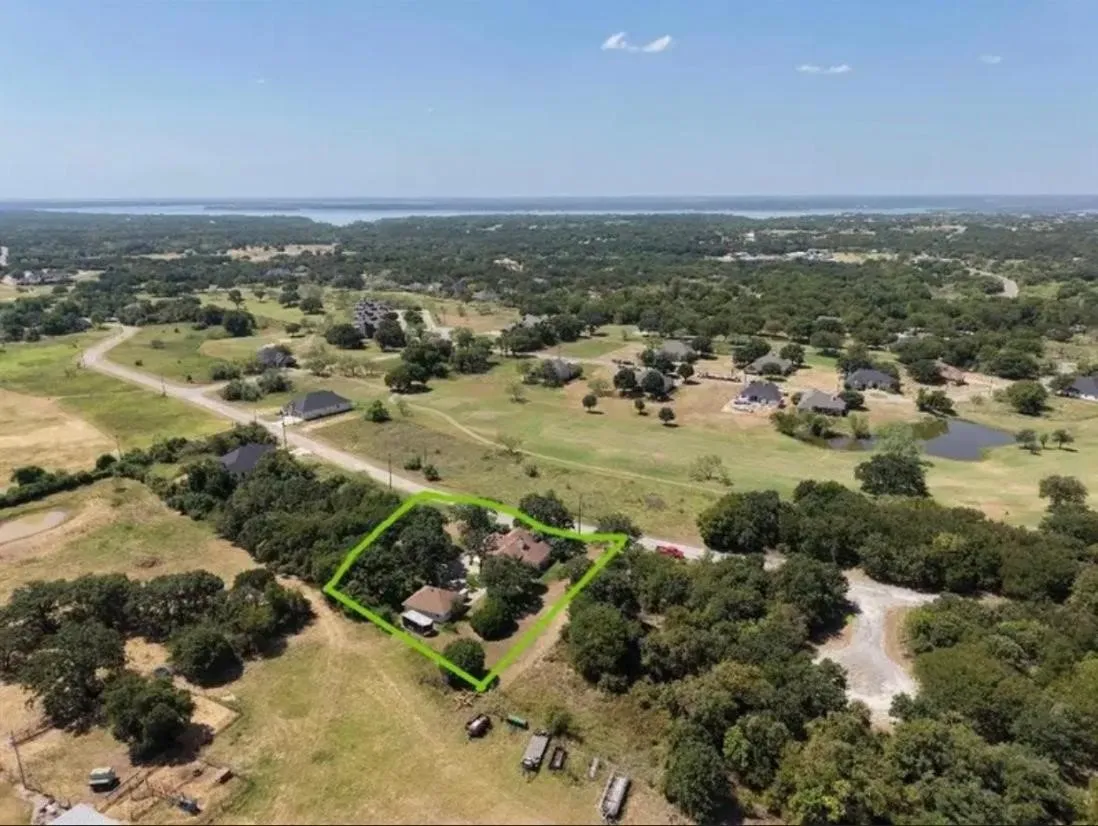 Single Family Residence For Sale in Hill County , 27160 Whispering Meadow Drive, Whitney, Texas 76692, 2 Bedroom, 2 Bathroom, 2 Garage spaces, 1,845 Sqft, built in 1997, mls#21381712, Real Estate Agent in Whitney, Homes For Sale in Hill county, Homes For Sale in Whitney, Realtor in Whitney Texas, Real Estate Brokerage Independent Realty Texas, Luminita Cordes Realtor