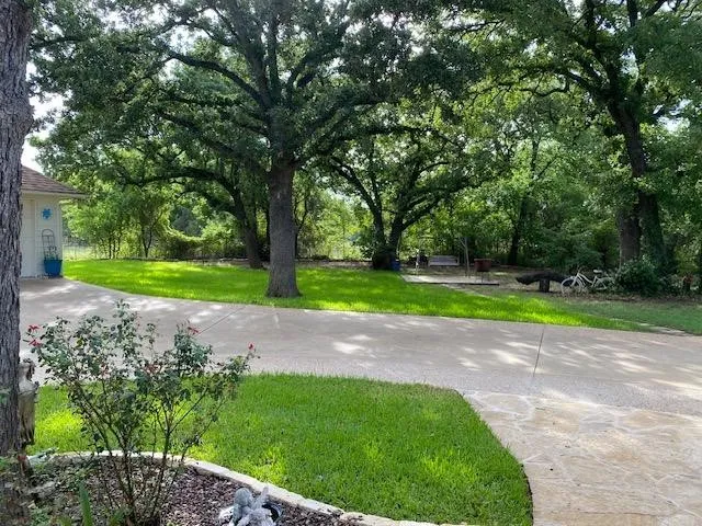 Single Family Residence For Sale in Hill County , 27160 Whispering Meadow Drive, Whitney, Texas 76692, 2 Bedroom, 2 Bathroom, 2 Garage spaces, 1,845 Sqft, built in 1997, mls#21381712, Real Estate Agent in Whitney, Homes For Sale in Hill county, Homes For Sale in Whitney, Realtor in Whitney Texas, Real Estate Brokerage Independent Realty Texas, Luminita Cordes Realtor