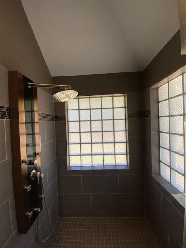 Single Family Residence For Sale in Hill County , 27160 Whispering Meadow Drive, Whitney, Texas 76692, 2 Bedroom, 2 Bathroom, 2 Garage spaces, 1,845 Sqft, built in 1997, mls#21381712, Real Estate Agent in Whitney, Homes For Sale in Hill county, Homes For Sale in Whitney, Realtor in Whitney Texas, Real Estate Brokerage Independent Realty Texas, Luminita Cordes Realtor
