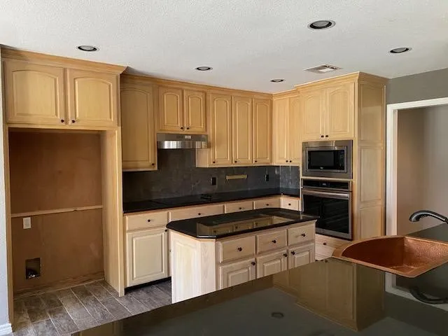 Single Family Residence For Sale in Hill County , 27160 Whispering Meadow Drive, Whitney, Texas 76692, 2 Bedroom, 2 Bathroom, 2 Garage spaces, 1,845 Sqft, built in 1997, mls#21381712, Real Estate Agent in Whitney, Homes For Sale in Hill county, Homes For Sale in Whitney, Realtor in Whitney Texas, Real Estate Brokerage Independent Realty Texas, Luminita Cordes Realtor