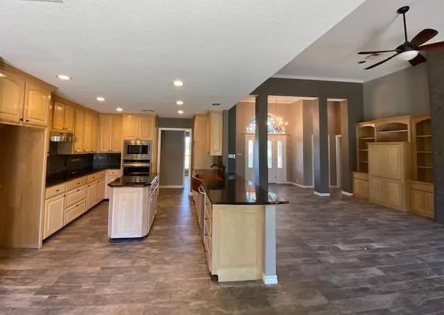Single Family Residence For Sale in Hill County , 27160 Whispering Meadow Drive, Whitney, Texas 76692, 2 Bedroom, 2 Bathroom, 2 Garage spaces, 1,845 Sqft, built in 1997, mls#21381712, Real Estate Agent in Whitney, Homes For Sale in Hill county, Homes For Sale in Whitney, Realtor in Whitney Texas, Real Estate Brokerage Independent Realty Texas, Luminita Cordes Realtor