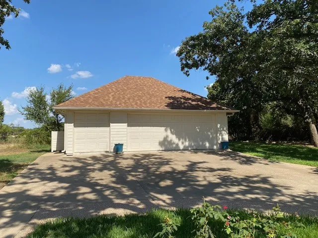 Single Family Residence For Sale in Hill County , 27160 Whispering Meadow Drive, Whitney, Texas 76692, 2 Bedroom, 2 Bathroom, 2 Garage spaces, 1,845 Sqft, built in 1997, mls#21381712, Real Estate Agent in Whitney, Homes For Sale in Hill county, Homes For Sale in Whitney, Realtor in Whitney Texas, Real Estate Brokerage Independent Realty Texas, Luminita Cordes Realtor