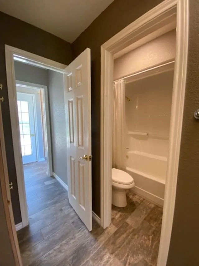 Single Family Residence For Sale in Hill County , 27160 Whispering Meadow Drive, Whitney, Texas 76692, 2 Bedroom, 2 Bathroom, 2 Garage spaces, 1,845 Sqft, built in 1997, mls#21381712, Real Estate Agent in Whitney, Homes For Sale in Hill county, Homes For Sale in Whitney, Realtor in Whitney Texas, Real Estate Brokerage Independent Realty Texas, Luminita Cordes Realtor
