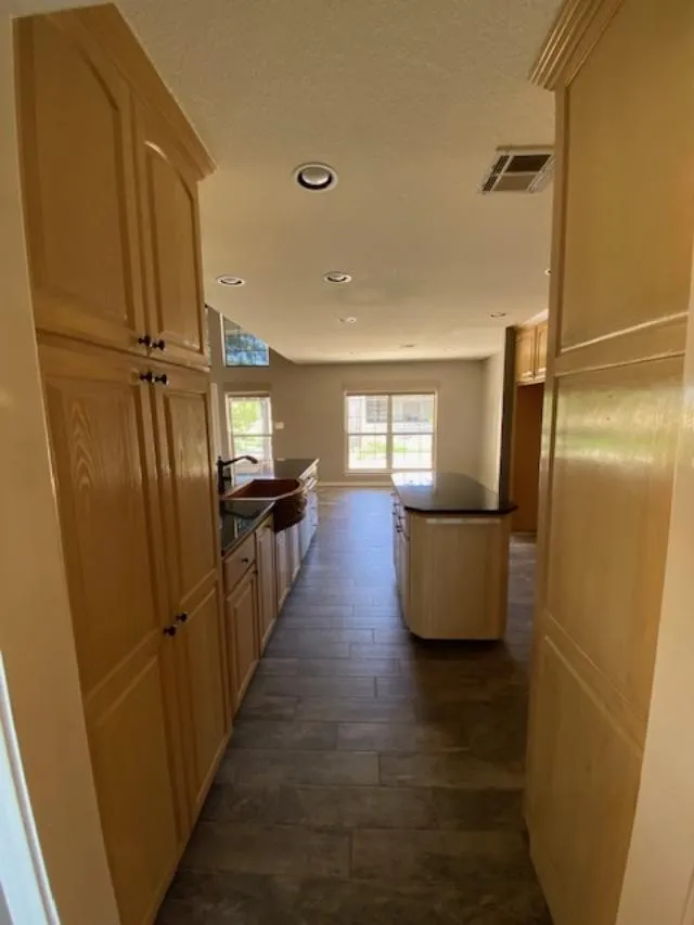 Single Family Residence For Sale in Hill County , 27160 Whispering Meadow Drive, Whitney, Texas 76692, 2 Bedroom, 2 Bathroom, 2 Garage spaces, 1,845 Sqft, built in 1997, mls#21381712, Real Estate Agent in Whitney, Homes For Sale in Hill county, Homes For Sale in Whitney, Realtor in Whitney Texas, Real Estate Brokerage Independent Realty Texas, Luminita Cordes Realtor