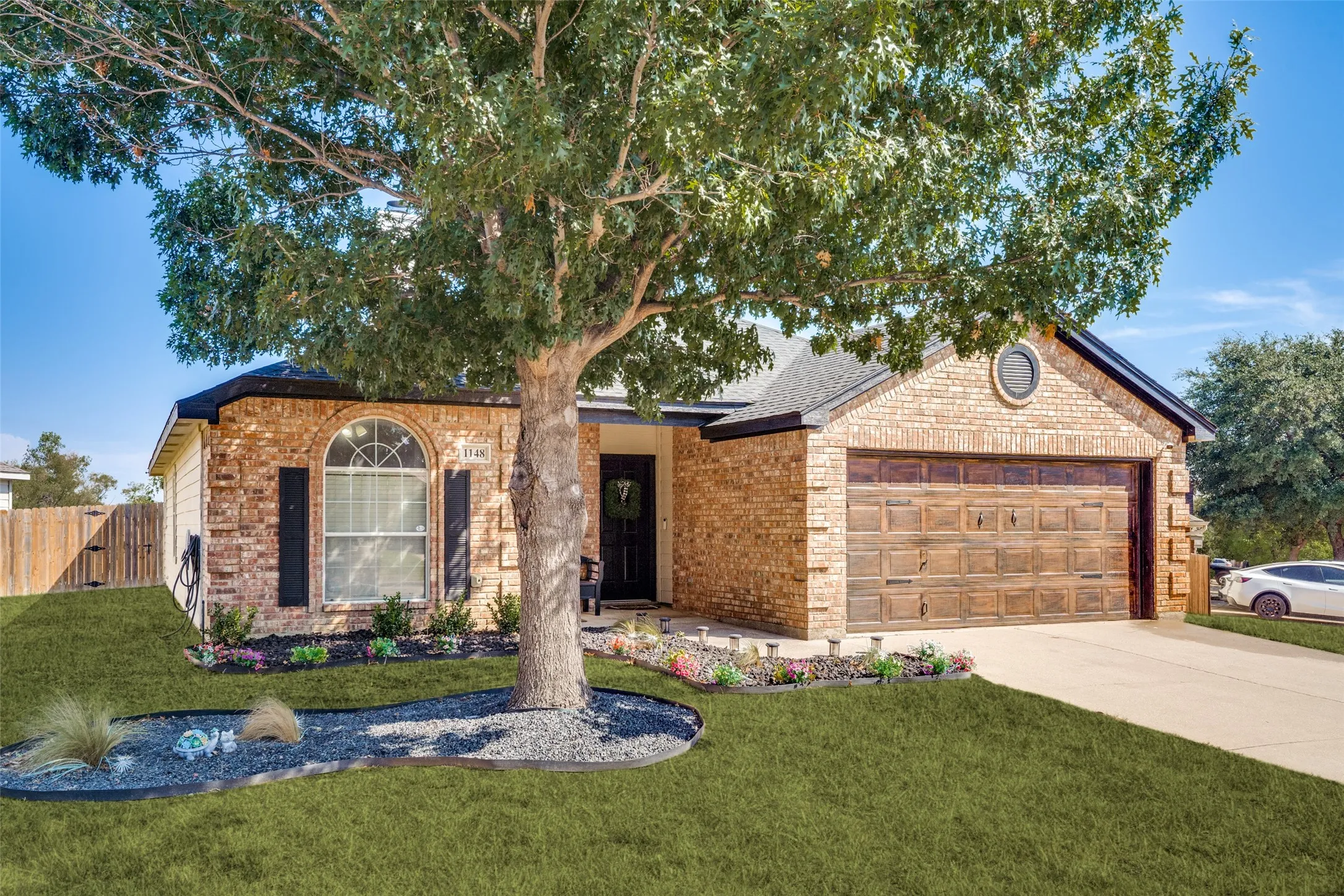 Single Family Residence For Sale in Tarrant County , 1148 Mustang Ridge Drive, Fort Worth, Texas 76052, 3 Bedroom, 2 Bathroom, 2 Garage spaces, 1,482 Sqft, built in 2004, mls#21379785, Real Estate Agent in Fort Worth, Homes For Sale in Tarrant county, Homes For Sale in Fort Worth, Realtor in Fort Worth Texas, Real Estate Brokerage Independent Realty Texas, Luminita Cordes Realtor