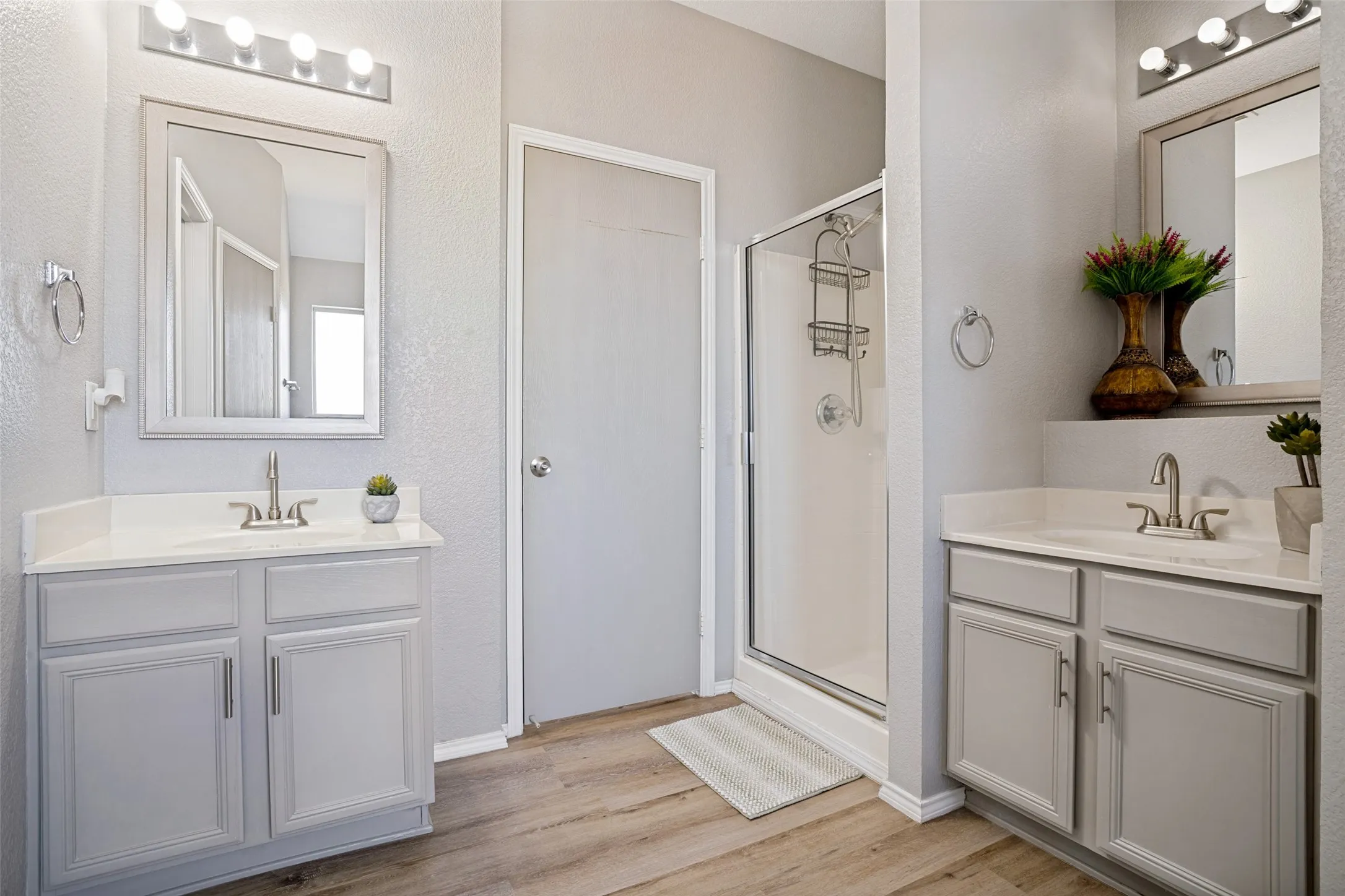 Single Family Residence For Sale in Tarrant County , 1148 Mustang Ridge Drive, Fort Worth, Texas 76052, 3 Bedroom, 2 Bathroom, 2 Garage spaces, 1,482 Sqft, built in 2004, mls#21379785, Real Estate Agent in Fort Worth, Homes For Sale in Tarrant county, Homes For Sale in Fort Worth, Realtor in Fort Worth Texas, Real Estate Brokerage Independent Realty Texas, Luminita Cordes Realtor
