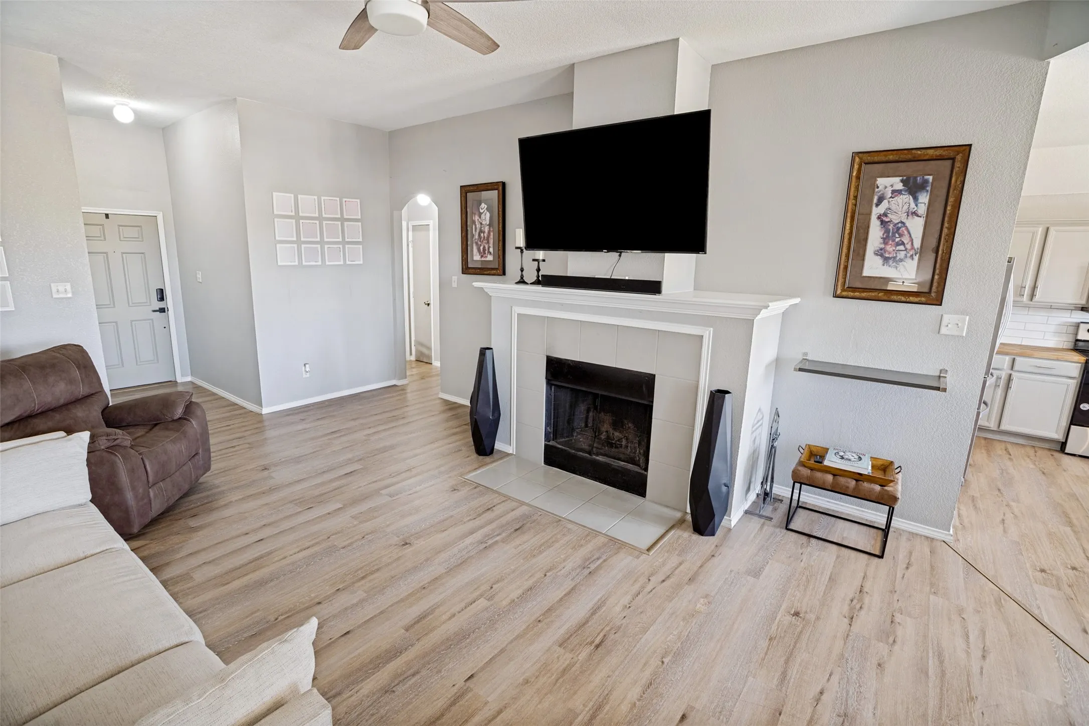 Single Family Residence For Sale in Tarrant County , 1148 Mustang Ridge Drive, Fort Worth, Texas 76052, 3 Bedroom, 2 Bathroom, 2 Garage spaces, 1,482 Sqft, built in 2004, mls#21379785, Real Estate Agent in Fort Worth, Homes For Sale in Tarrant county, Homes For Sale in Fort Worth, Realtor in Fort Worth Texas, Real Estate Brokerage Independent Realty Texas, Luminita Cordes Realtor