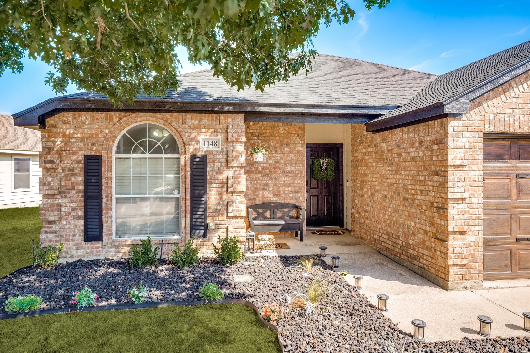 Single Family Residence For Sale in Tarrant County , 1148 Mustang Ridge Drive, Fort Worth, Texas 76052, 3 Bedroom, 2 Bathroom, 2 Garage spaces, 1,482 Sqft, built in 2004, mls#21379785, Real Estate Agent in Fort Worth, Homes For Sale in Tarrant county, Homes For Sale in Fort Worth, Realtor in Fort Worth Texas, Real Estate Brokerage Independent Realty Texas, Luminita Cordes Realtor