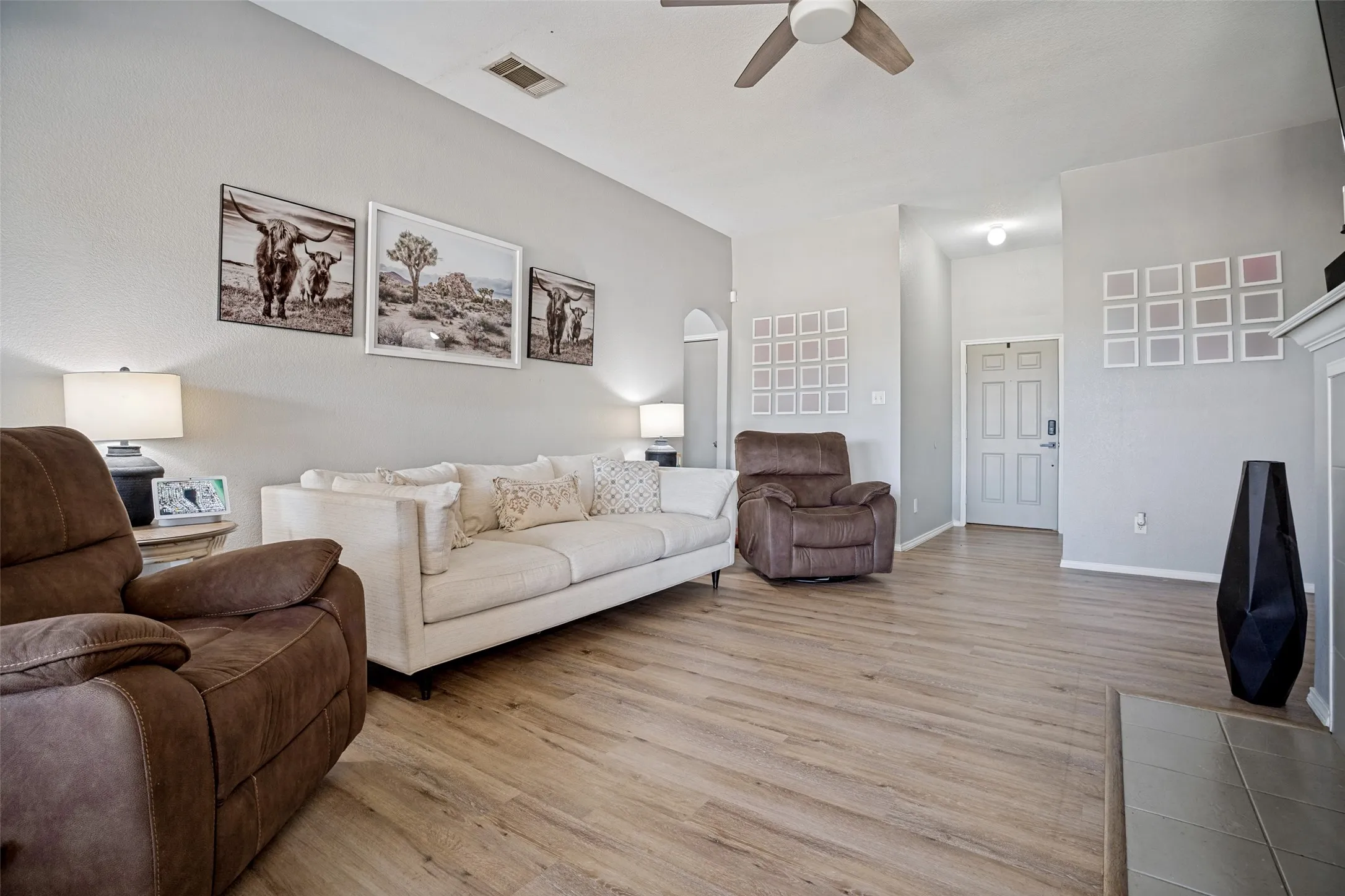 Single Family Residence For Sale in Tarrant County , 1148 Mustang Ridge Drive, Fort Worth, Texas 76052, 3 Bedroom, 2 Bathroom, 2 Garage spaces, 1,482 Sqft, built in 2004, mls#21379785, Real Estate Agent in Fort Worth, Homes For Sale in Tarrant county, Homes For Sale in Fort Worth, Realtor in Fort Worth Texas, Real Estate Brokerage Independent Realty Texas, Luminita Cordes Realtor