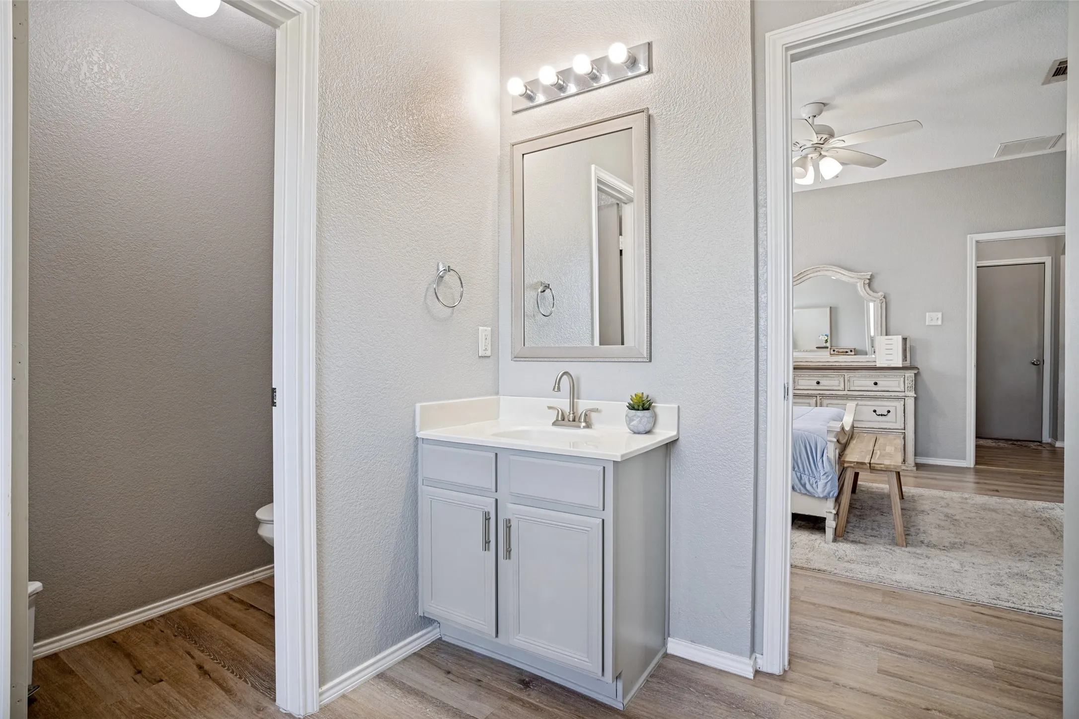 Single Family Residence For Sale in Tarrant County , 1148 Mustang Ridge Drive, Fort Worth, Texas 76052, 3 Bedroom, 2 Bathroom, 2 Garage spaces, 1,482 Sqft, built in 2004, mls#21379785, Real Estate Agent in Fort Worth, Homes For Sale in Tarrant county, Homes For Sale in Fort Worth, Realtor in Fort Worth Texas, Real Estate Brokerage Independent Realty Texas, Luminita Cordes Realtor