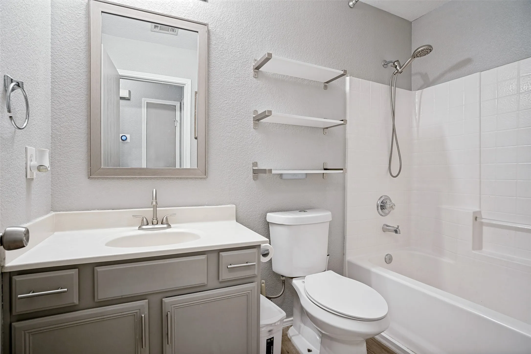 Single Family Residence For Sale in Tarrant County , 1148 Mustang Ridge Drive, Fort Worth, Texas 76052, 3 Bedroom, 2 Bathroom, 2 Garage spaces, 1,482 Sqft, built in 2004, mls#21379785, Real Estate Agent in Fort Worth, Homes For Sale in Tarrant county, Homes For Sale in Fort Worth, Realtor in Fort Worth Texas, Real Estate Brokerage Independent Realty Texas, Luminita Cordes Realtor