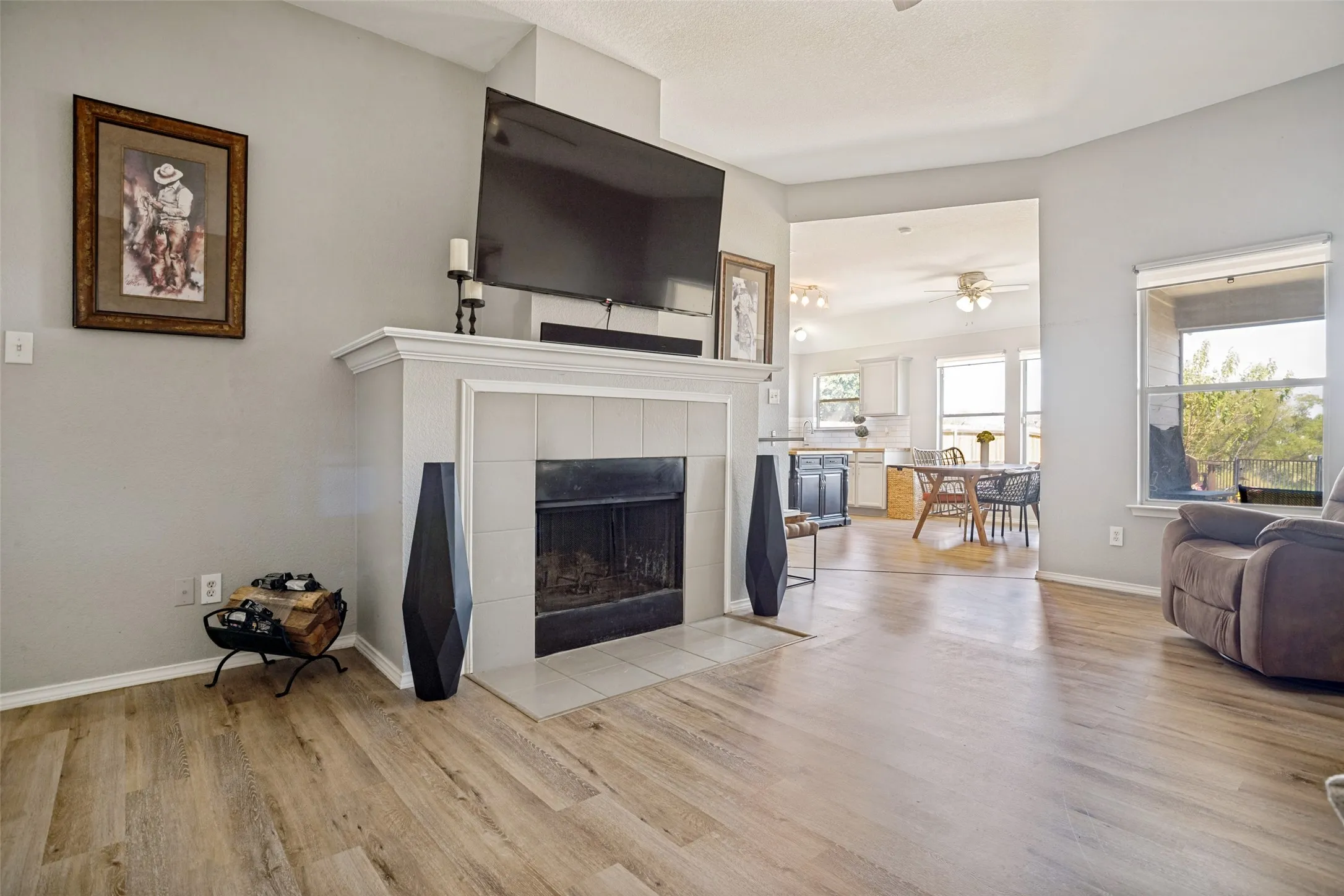 Single Family Residence For Sale in Tarrant County , 1148 Mustang Ridge Drive, Fort Worth, Texas 76052, 3 Bedroom, 2 Bathroom, 2 Garage spaces, 1,482 Sqft, built in 2004, mls#21379785, Real Estate Agent in Fort Worth, Homes For Sale in Tarrant county, Homes For Sale in Fort Worth, Realtor in Fort Worth Texas, Real Estate Brokerage Independent Realty Texas, Luminita Cordes Realtor