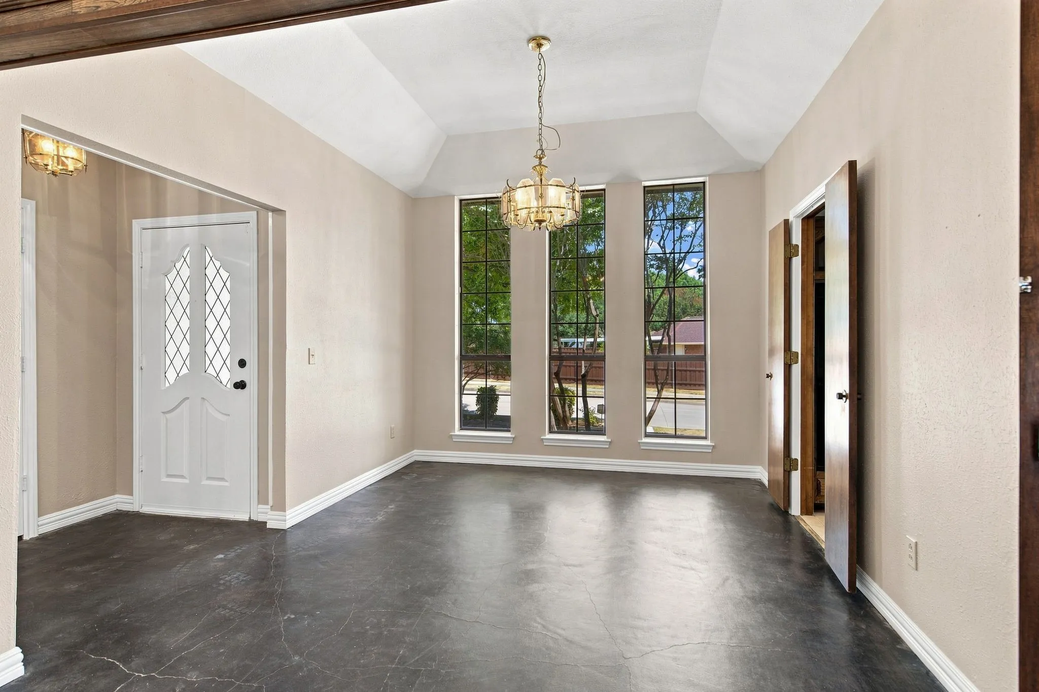 Single Family Residence For Rent in Collin County , 3205 Wrangler Road, Plano, Texas 75074, 4 Bedroom, 3 Bathroom, 2 Garage spaces, 2,095 Sqft, built in 1983, mls#21381692, Real Estate Agent in Plano, Homes For Rent in Collin county, Homes For Rent in Plano, Realtor in Plano Texas, Real Estate Brokerage Independent Realty Texas, Luminita Cordes Realtor