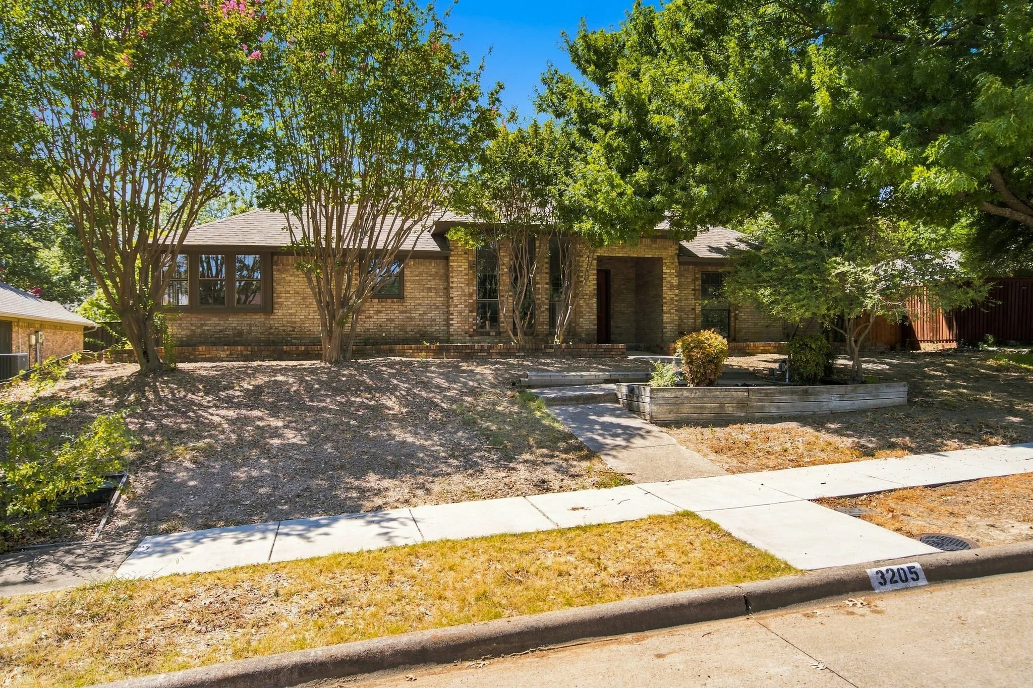 Single Family Residence For Rent in Collin County , 3205 Wrangler Road, Plano, Texas 75074, 4 Bedroom, 3 Bathroom, 2 Garage spaces, 2,095 Sqft, built in 1983, mls#21381692, Real Estate Agent in Plano, Homes For Rent in Collin county, Homes For Rent in Plano, Realtor in Plano Texas, Real Estate Brokerage Independent Realty Texas, Luminita Cordes Realtor